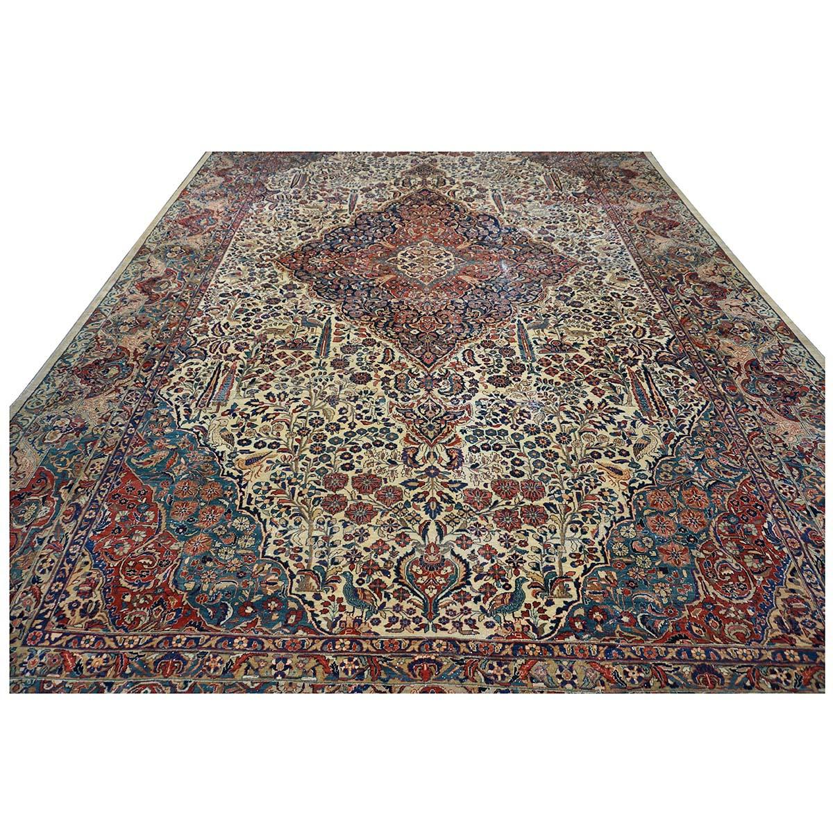 Antiker persischer Sarouk Mahajaran-Teppich in Übergröße 12x19 in Elfenbein, Marineblau und Rot im Zustand „Gut“ im Angebot in Houston, TX