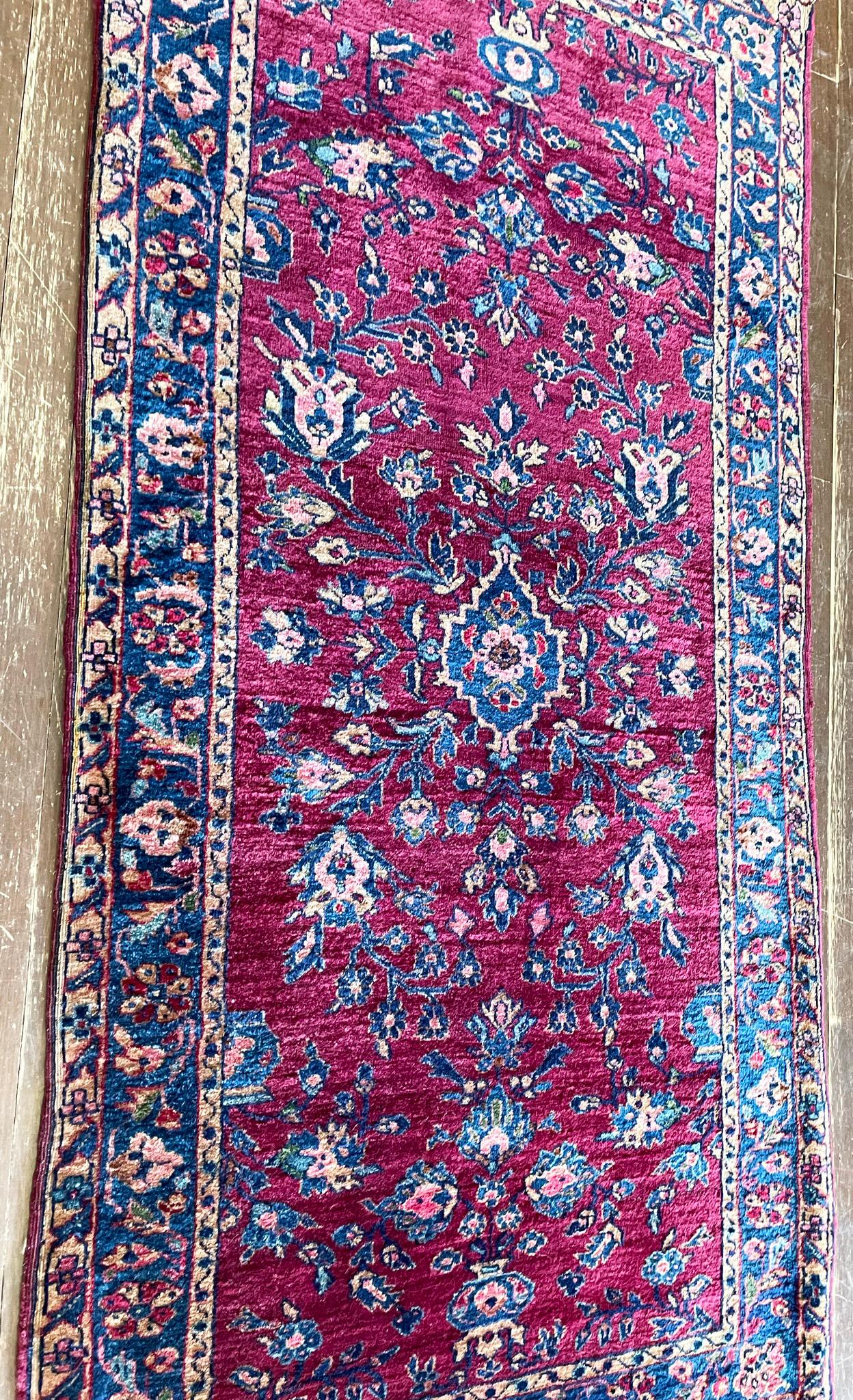 Antique Persian Sarouk Mohajeran Rug, C-1920 In Good Condition For Sale In Evanston, IL