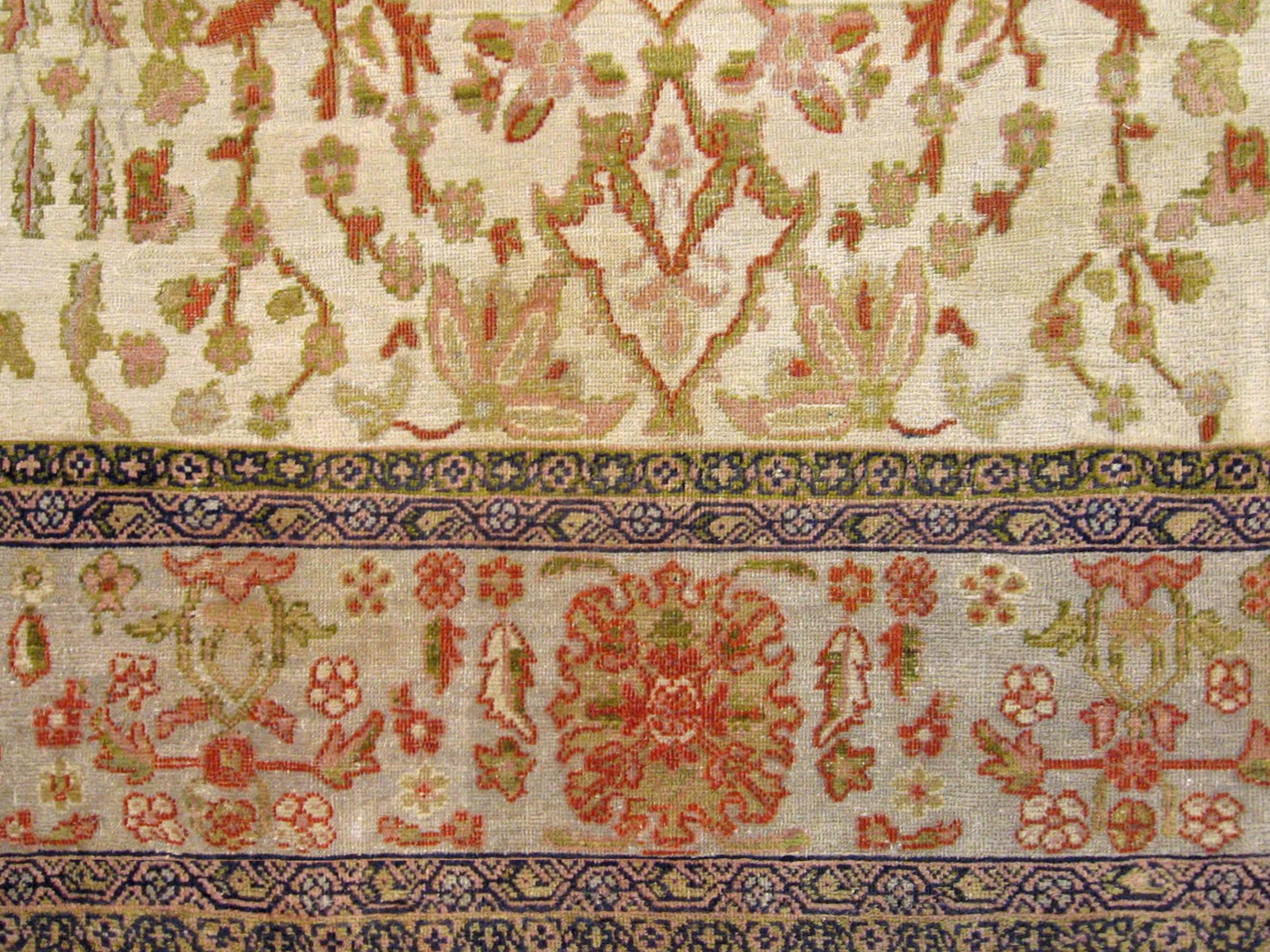 Perse Tapis persan ancien de style Sarouk oriental, de taille normale, avec médaillon central en vente
