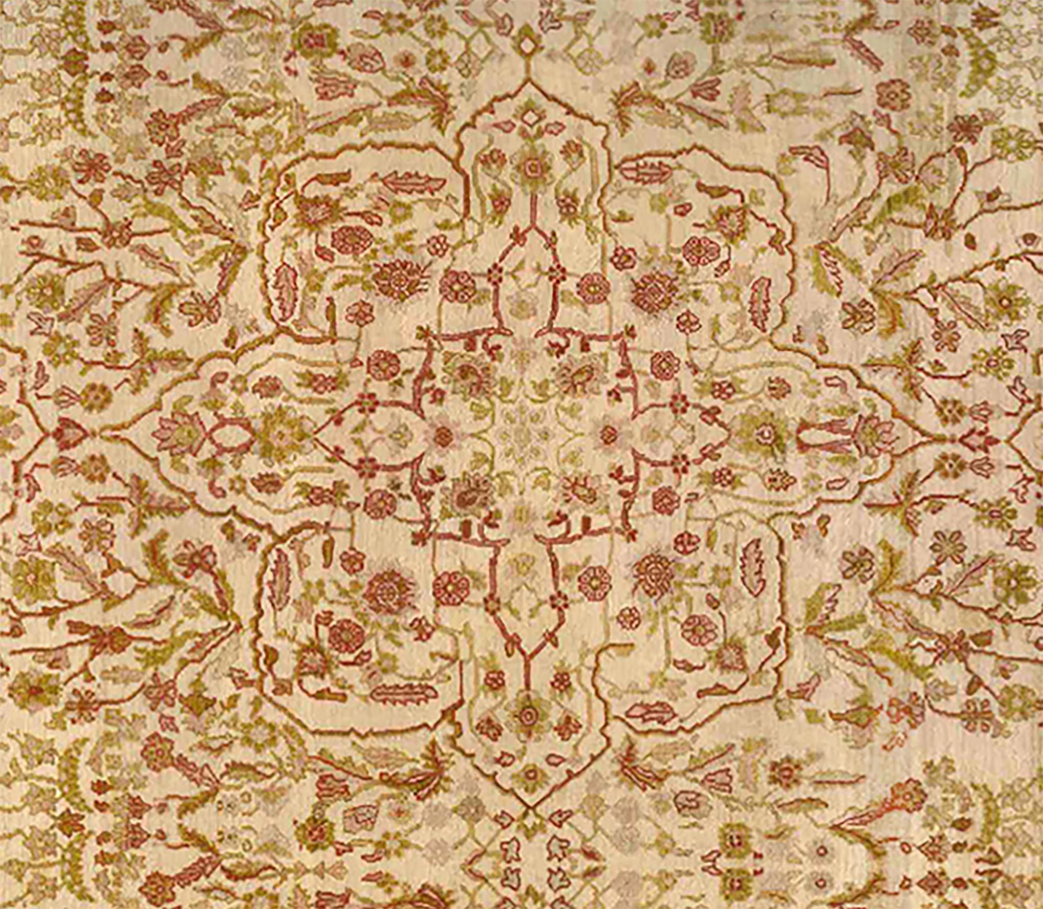 Noué à la main Tapis persan ancien de style Sarouk oriental, de taille normale, avec médaillon central en vente