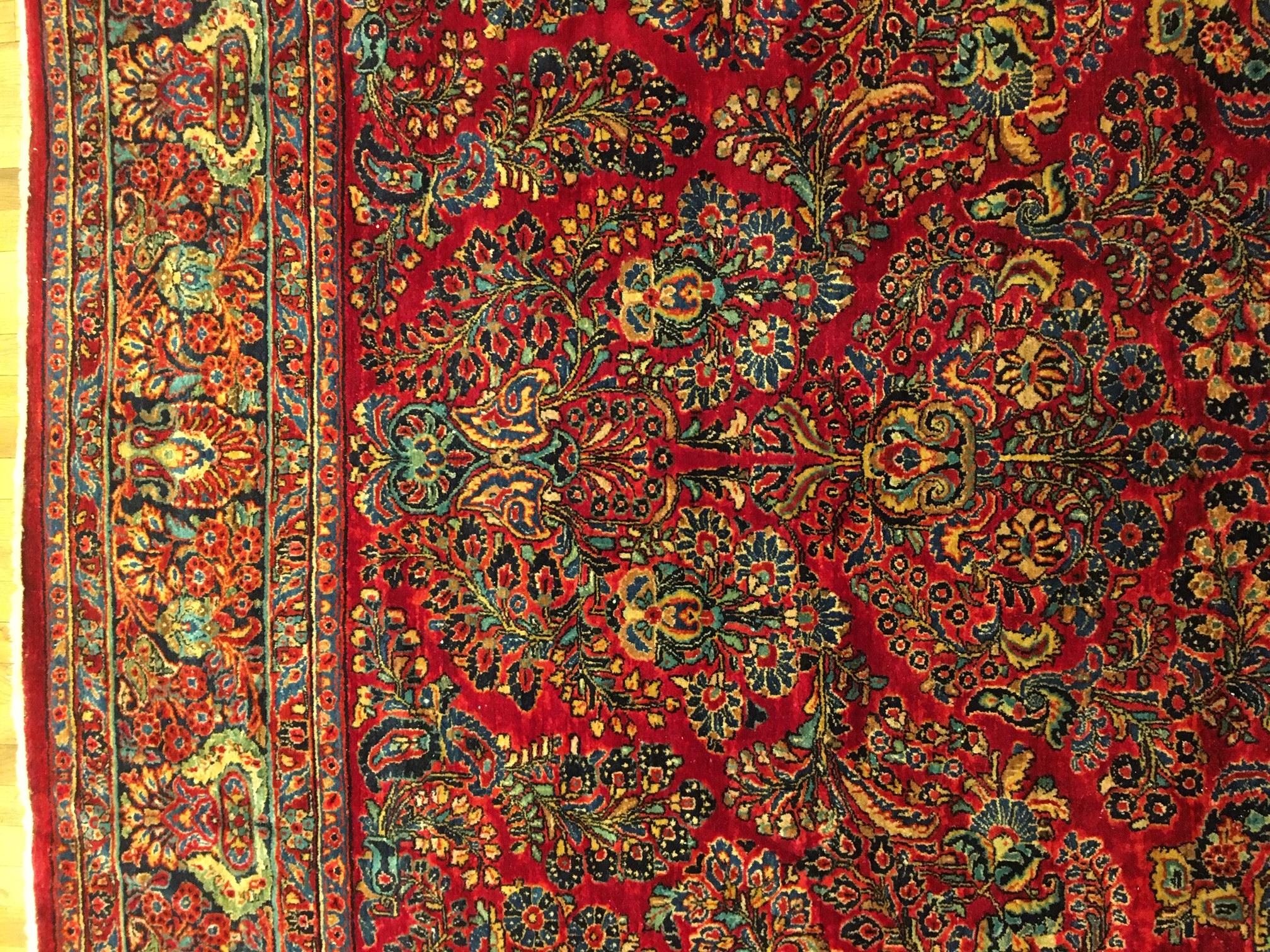 Antique Persian Sarouk Oriental Rug, in Room size, with Fine Floral Motifs In Good Condition For Sale In New York, NY