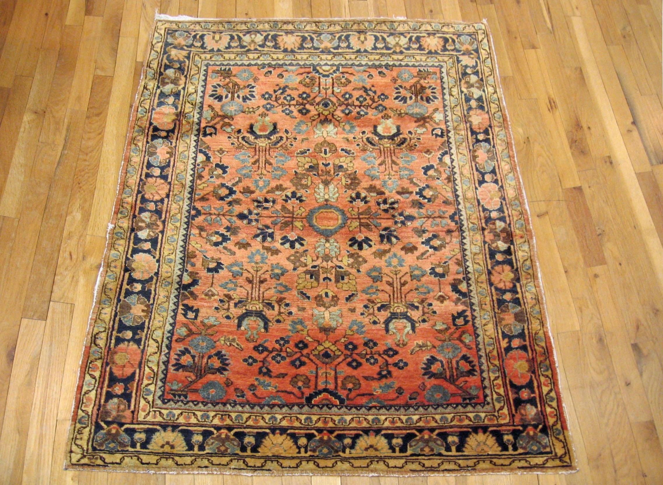 Antique Persian Sarouk Oriental Rug, circa 1910, Small size

An antique Persian Sarouk oriental rug, size 4'8