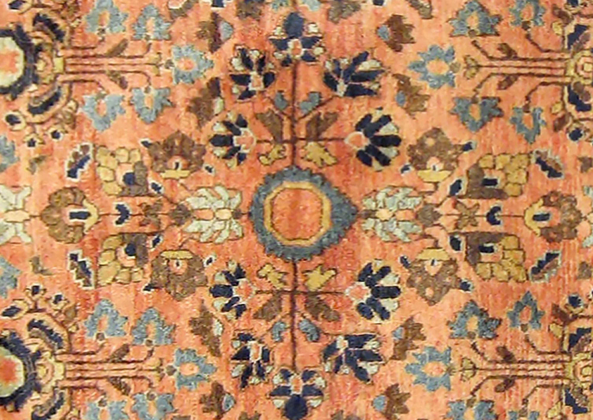 Antique Persian Sarouk Oriental Rug, in Small size, with Intricate Floral Design In Good Condition For Sale In New York, NY