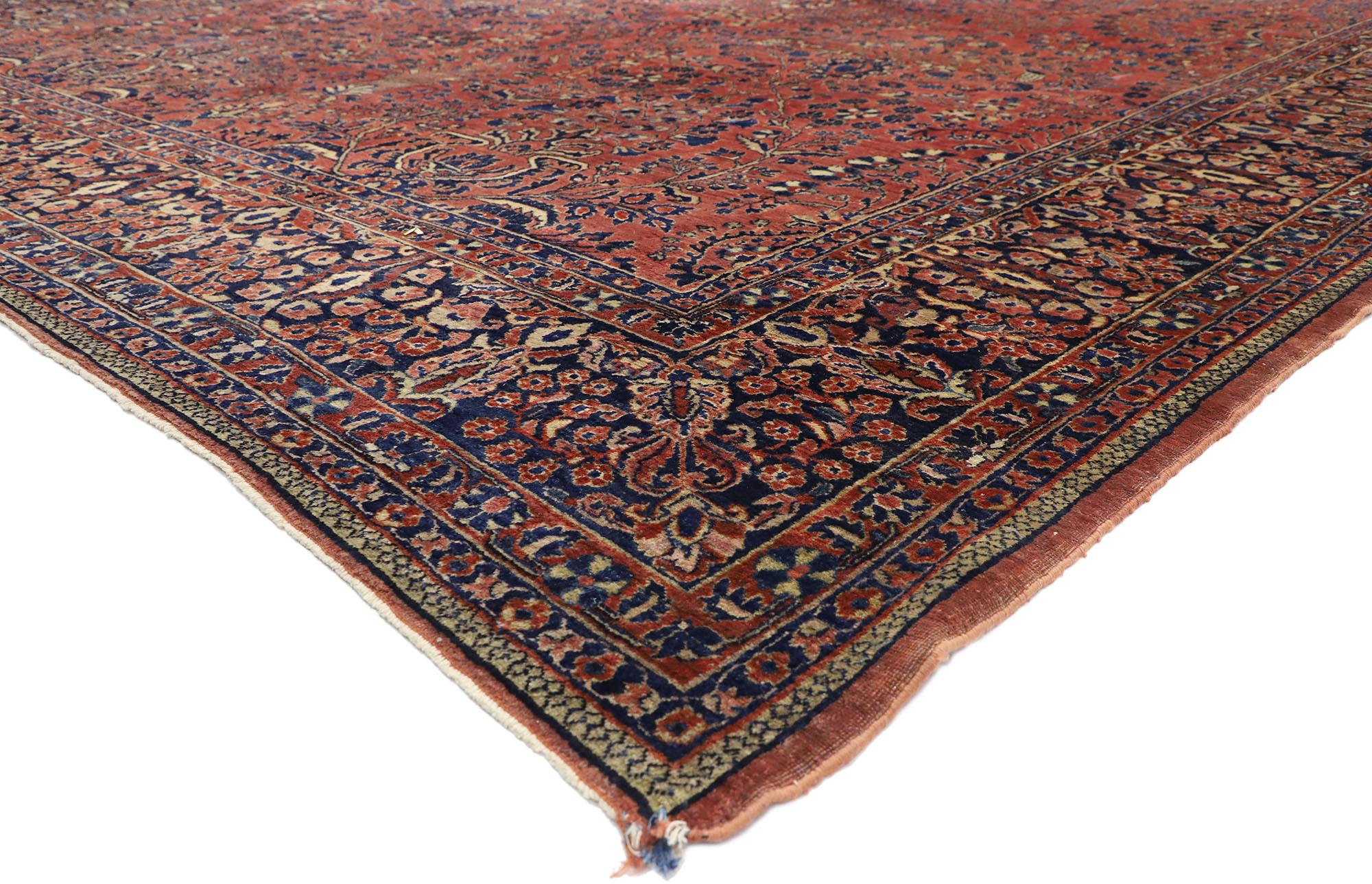 77381 Tapis sarouk persan ancien surdimensionné, 10'07 x 23'02. Les tapis sarouk persans surdimensionnés sont des tapis tissés à la main à grande échelle, originaires de la région de Sarouk en Iran. Ces tapis se caractérisent par leurs grandes