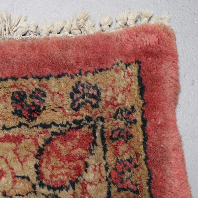 Tapis persan ancien en laine orientale Sarouk de taille standard, vers 1920 en vente 3