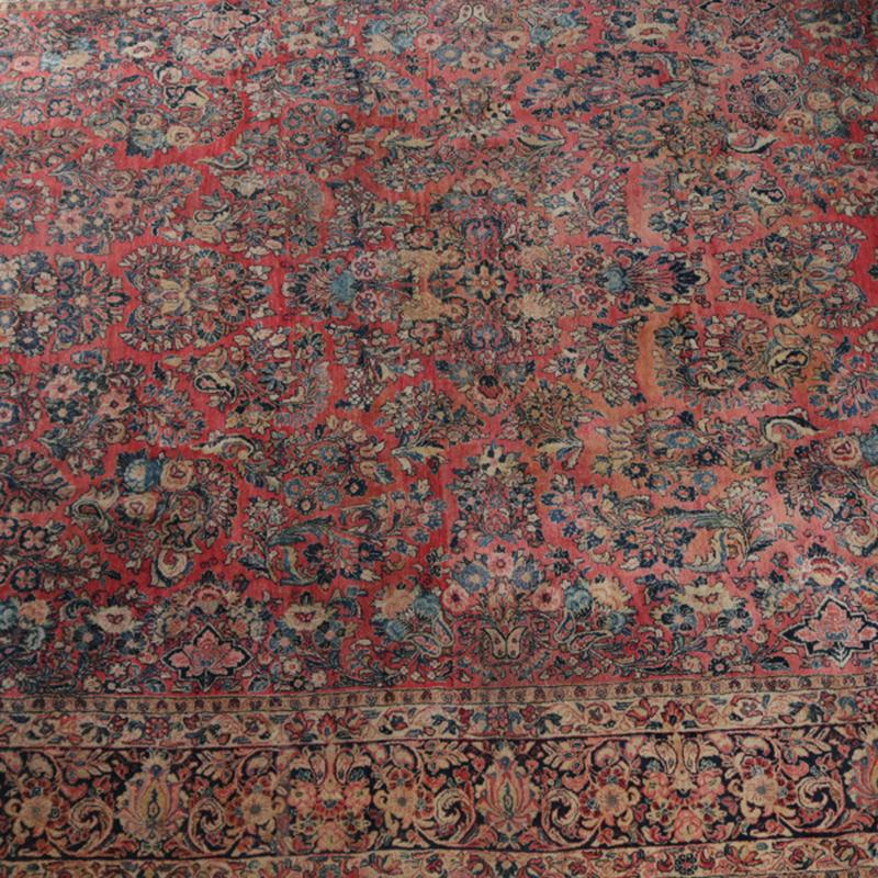 Tissage Tapis persan ancien en laine orientale Sarouk de taille standard, vers 1920 en vente