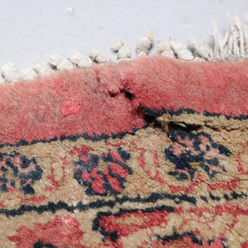 Tapis persan ancien en laine orientale Sarouk de taille standard, vers 1920 en vente 2