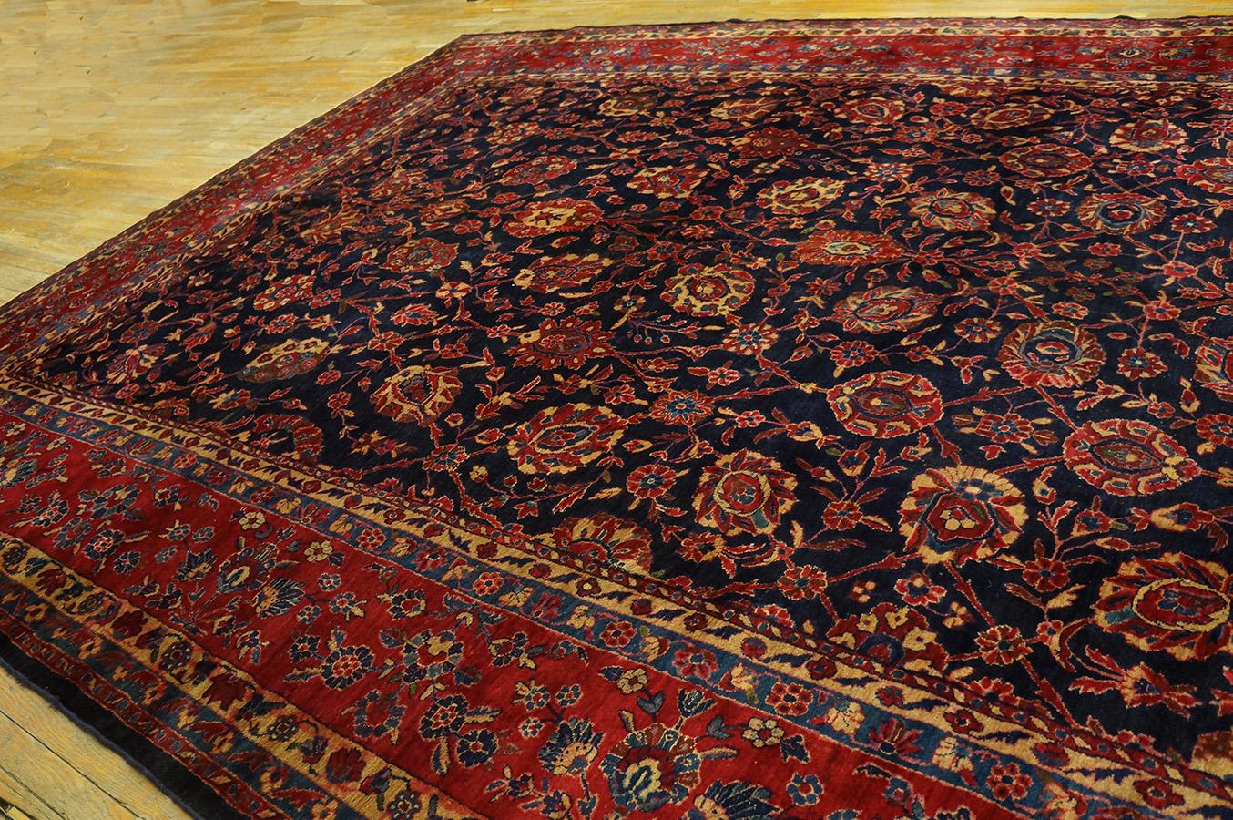 1920s Persian Sarouk Carpet ( 11' x 20' - 335 x 610 ) In Good Condition For Sale In New York, NY