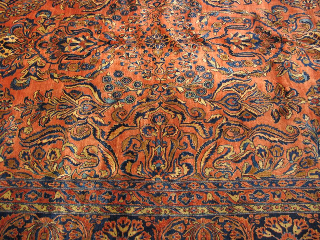 Antique Persian Sarouk Rug In Good Condition For Sale In New York, NY