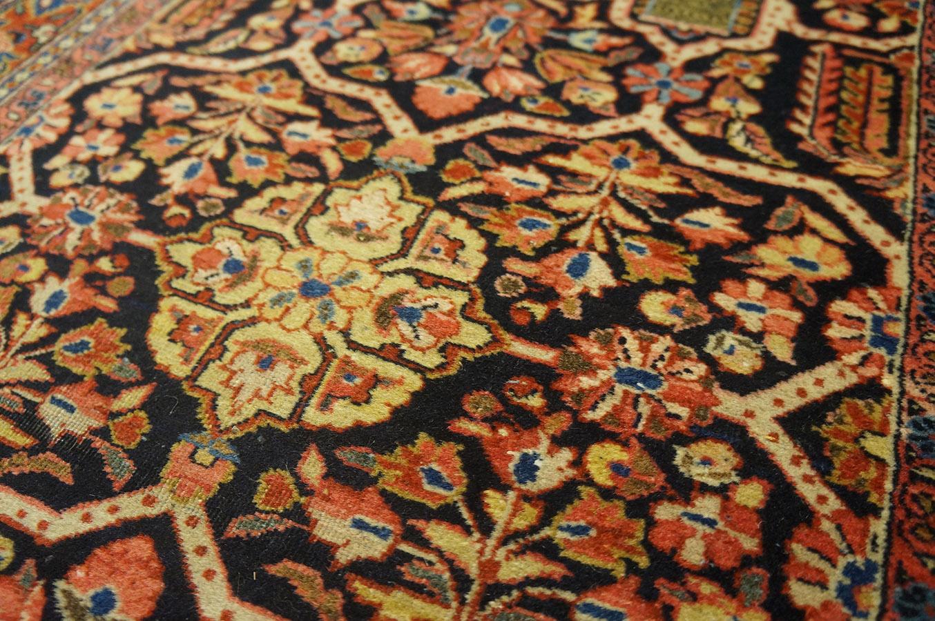 Antiker persischer Sarouk-Teppich 2' 7'' x 19' 0'' im Zustand „Gut“ im Angebot in New York, NY