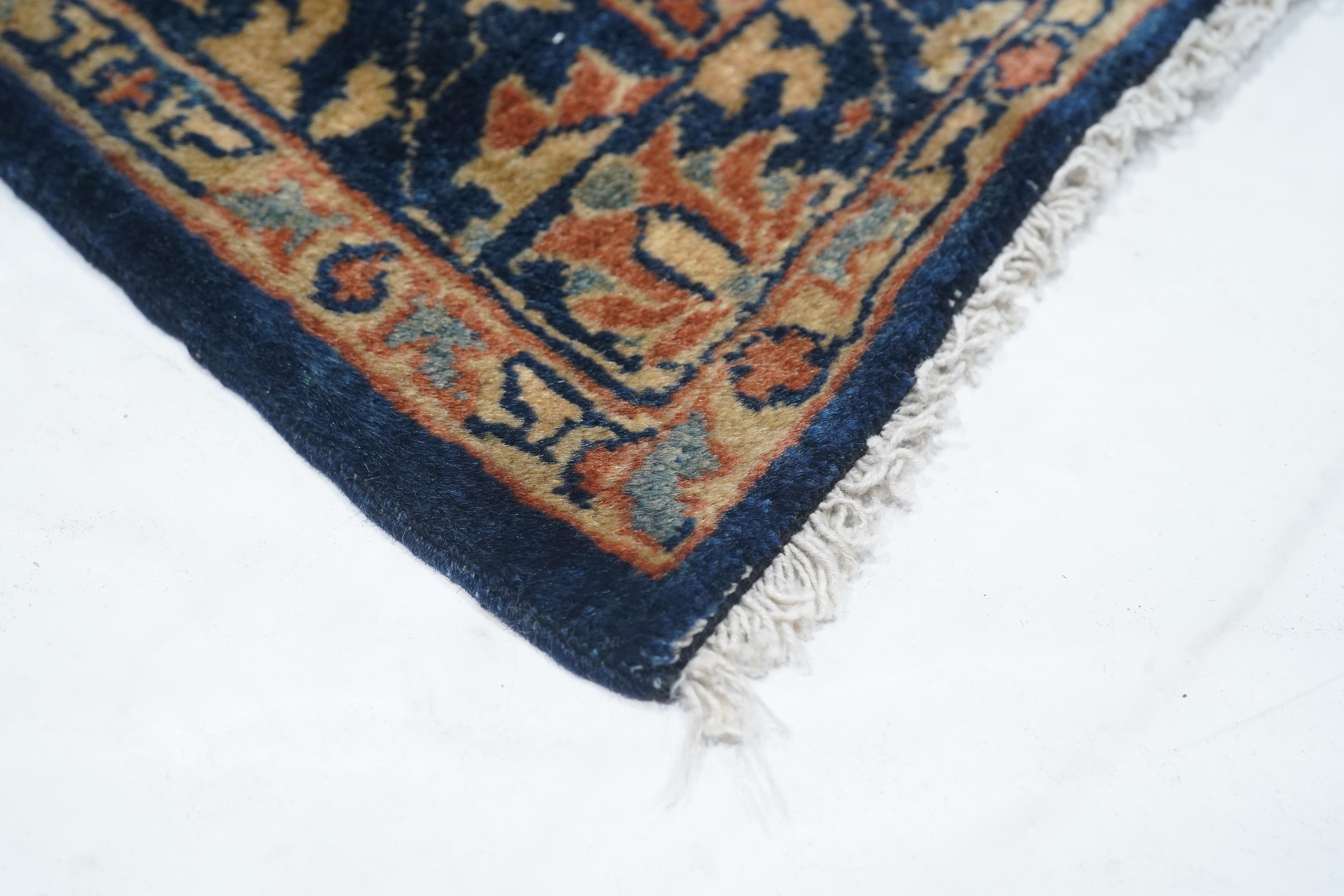 Antiker persischer Sarouk-Teppich aus Sarouk 2'6'' x 4'10'' (Persisch) im Angebot