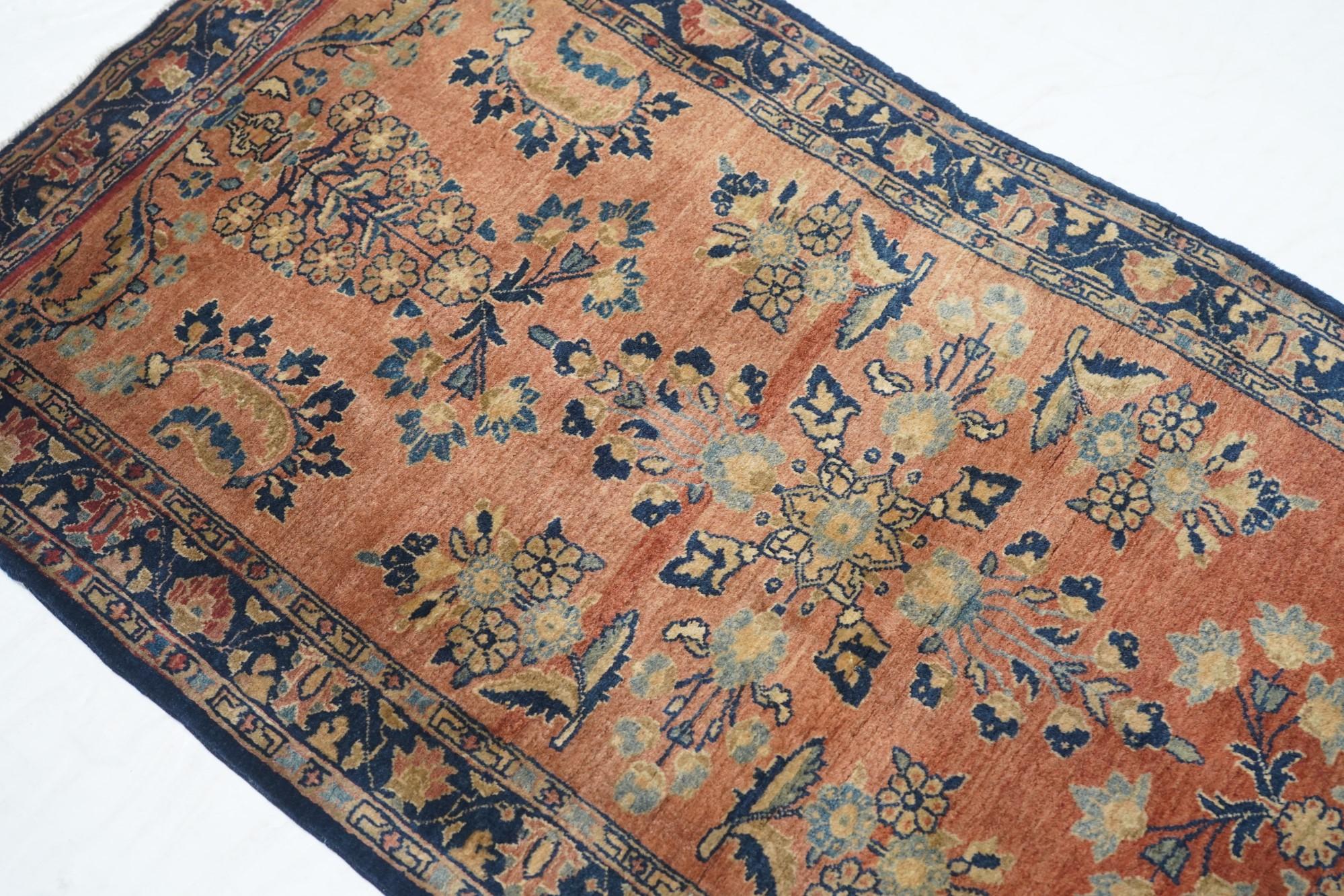 Antiker persischer Sarouk-Teppich aus Sarouk 2'6'' x 4'10'' (20. Jahrhundert) im Angebot