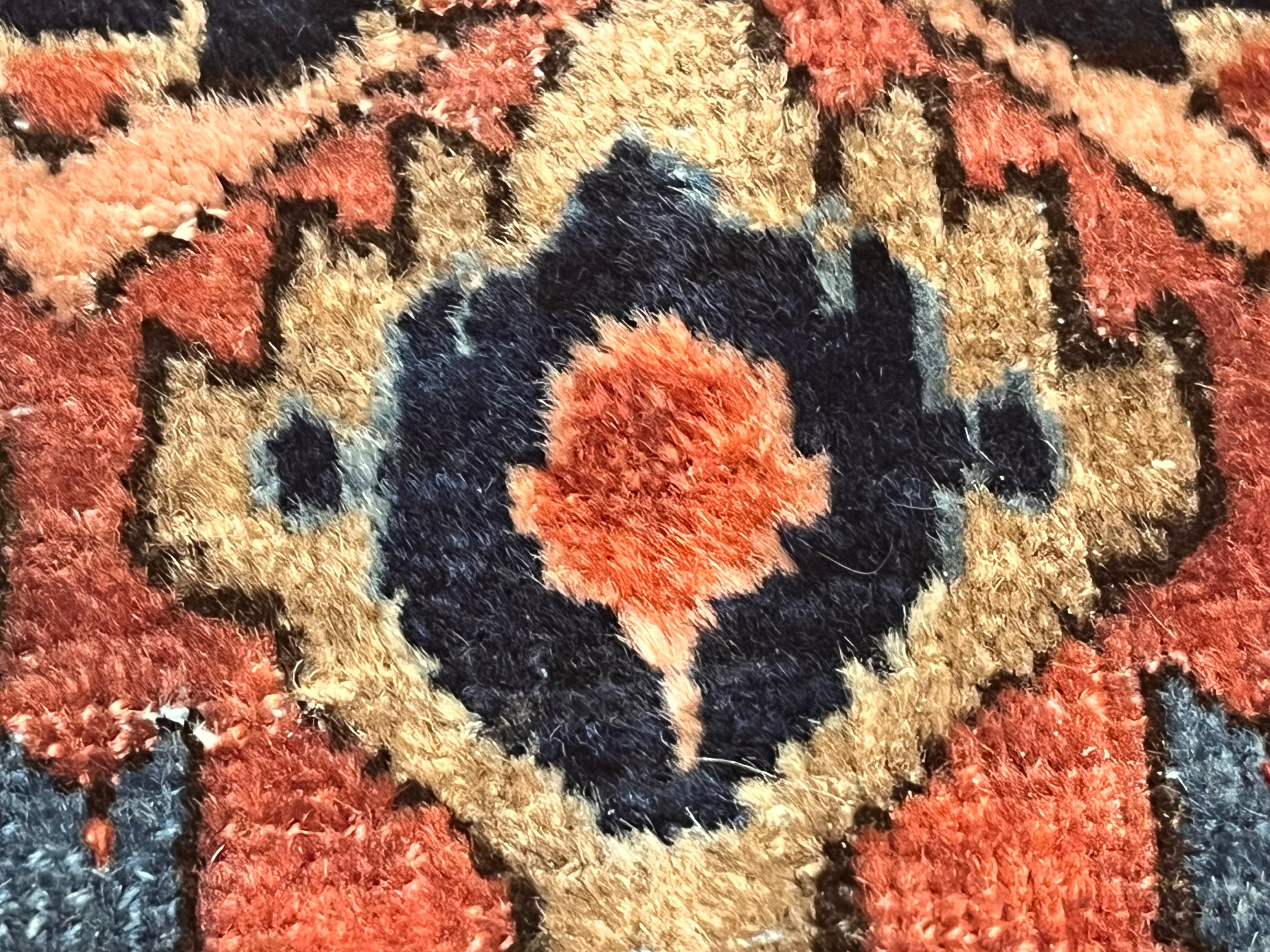 Antiker persischer Sarouk-Teppich 2'8