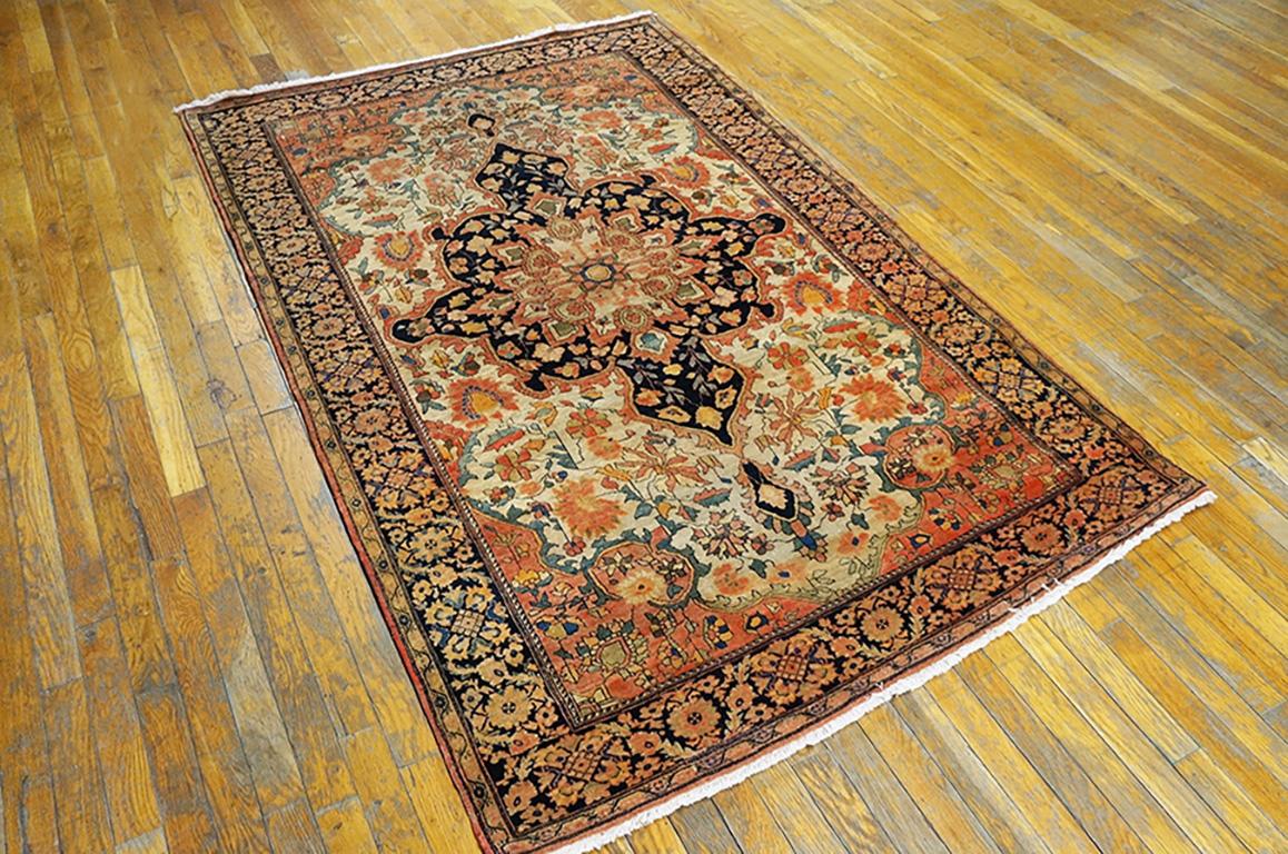 Antiker persischer Sarouk-Teppich im Zustand „Gut“ im Angebot in New York, NY