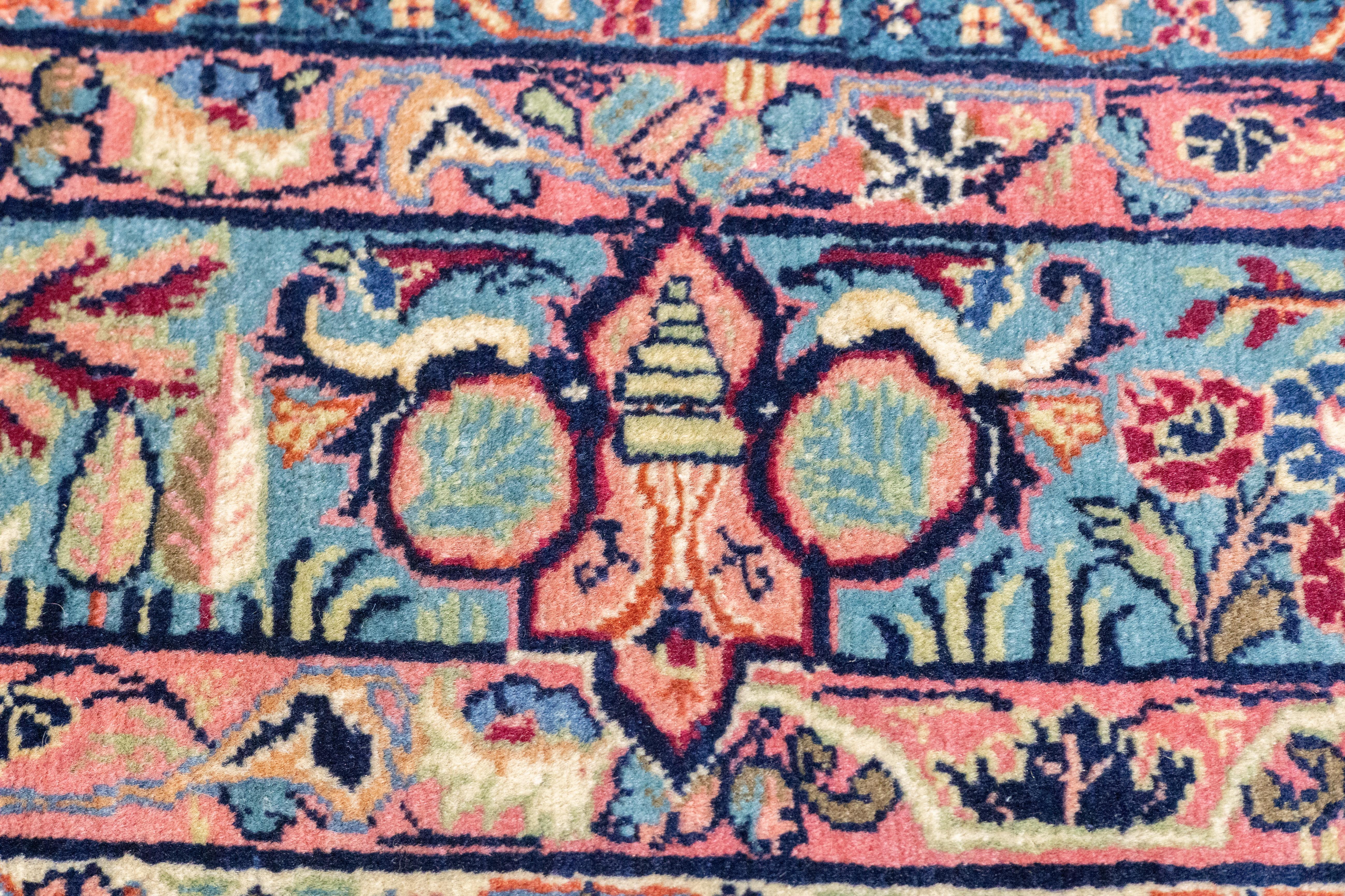 Antiker persischer Sarouk-Teppich aus Sarouk 4'6'' x 6'6'' (20. Jahrhundert) im Angebot