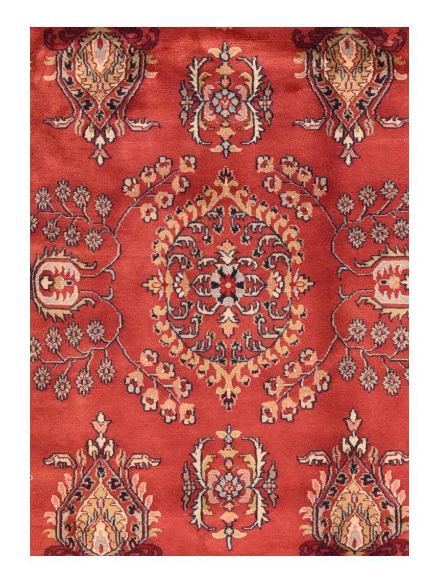 Antiker persischer Sarouk-Teppich aus Sarouk 5'11'' x 9'0'' im Zustand „Gut“ im Angebot in New York, NY