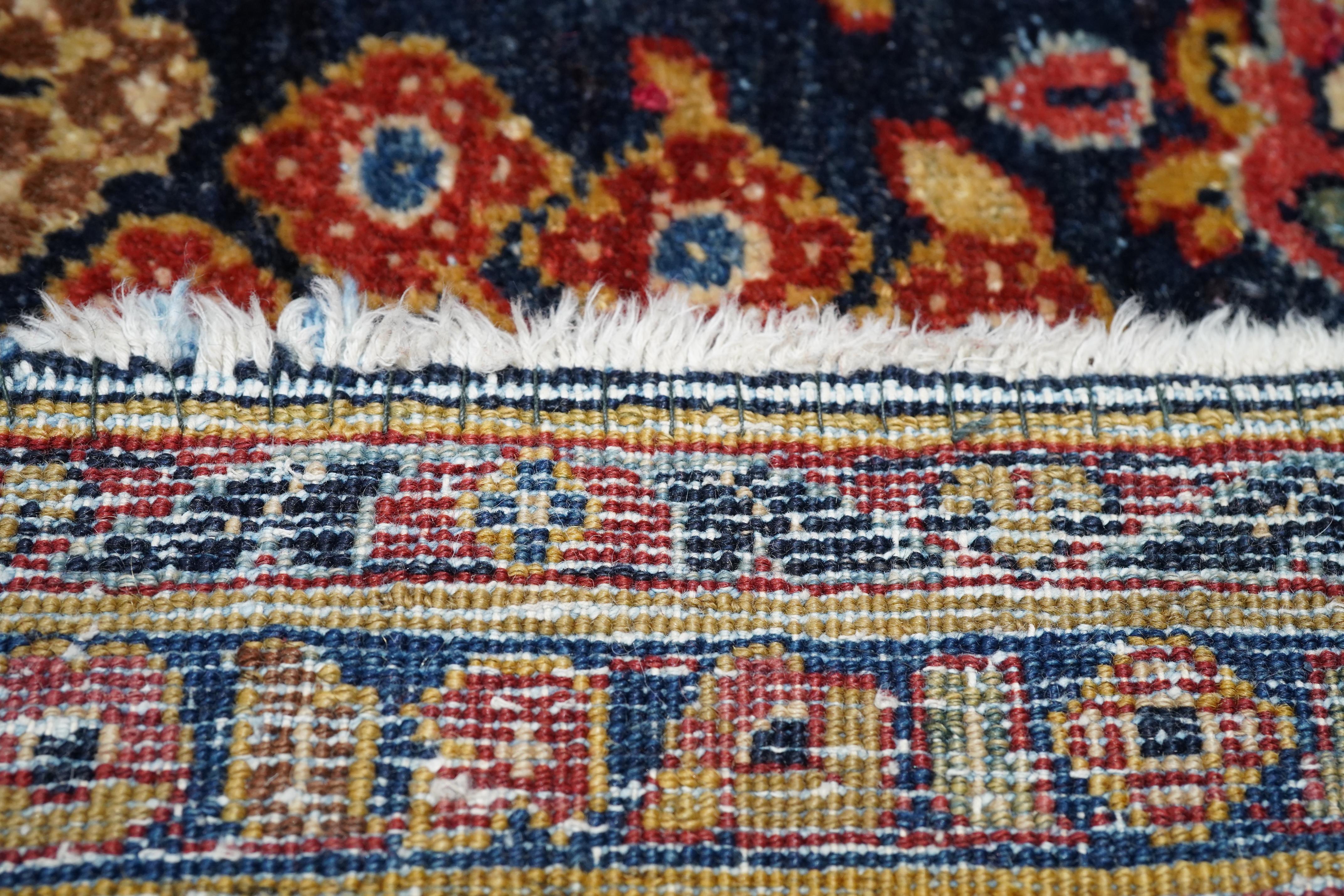 Antiker persischer Sarouk-Teppich aus Sarouk 6'2'' x 9'0'' im Angebot 2