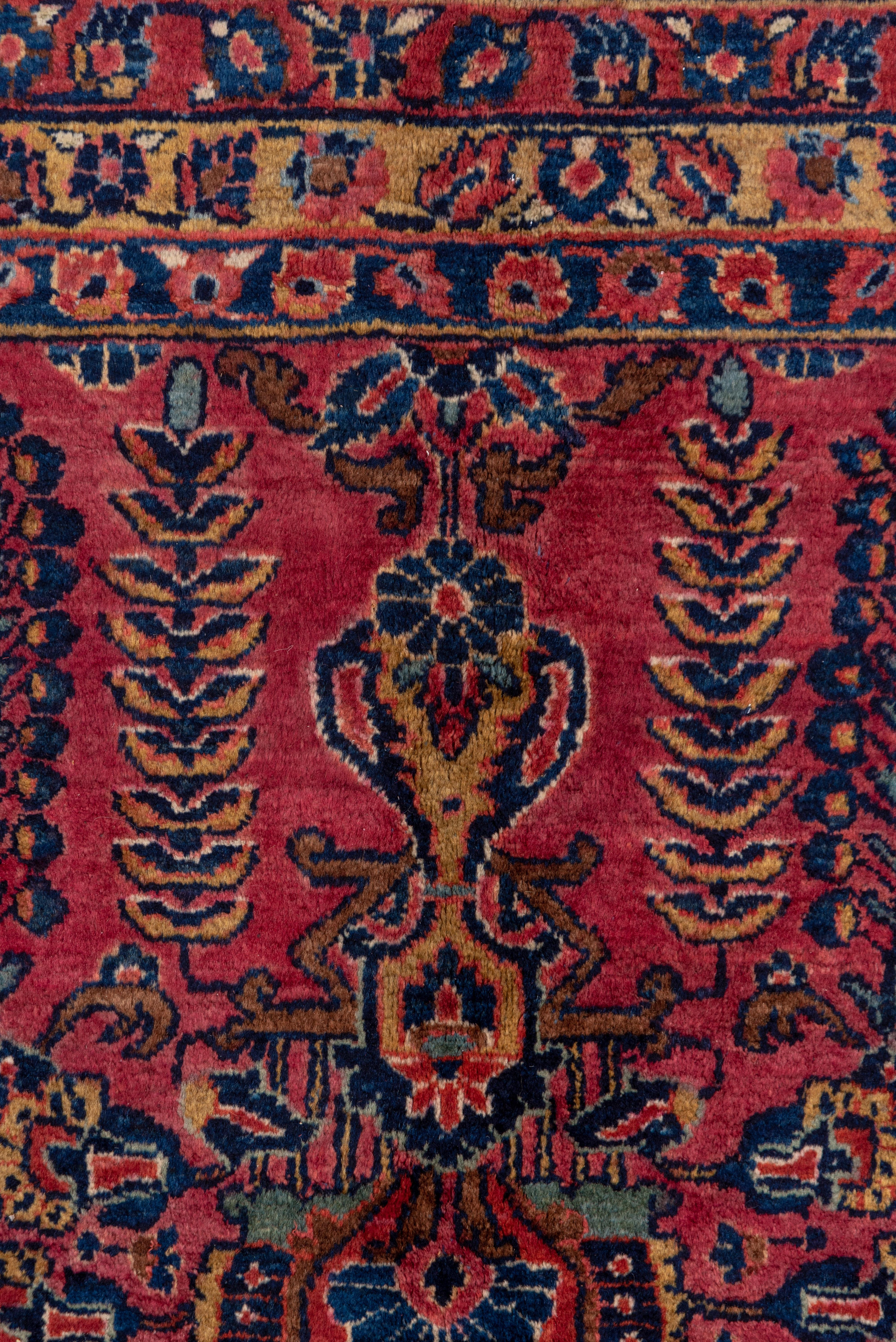 Antique Persian Sarouk Rug, Bright Red Field, Gold and Blue Accents, Medium Pile In Good Condition For Sale In New York, NY
