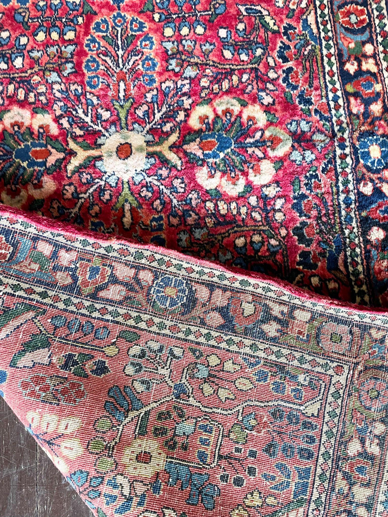 Antiker persischer Sarouk-Teppich, ca. 1920, 1,83 m x 1,83 m (Handgeknüpft) im Angebot