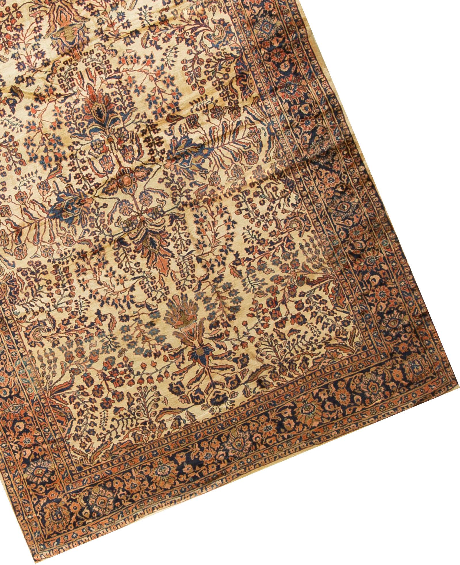 Antique Persian Sarouk Rug Circa 1900 In Good Condition For Sale In Secaucus, NJ