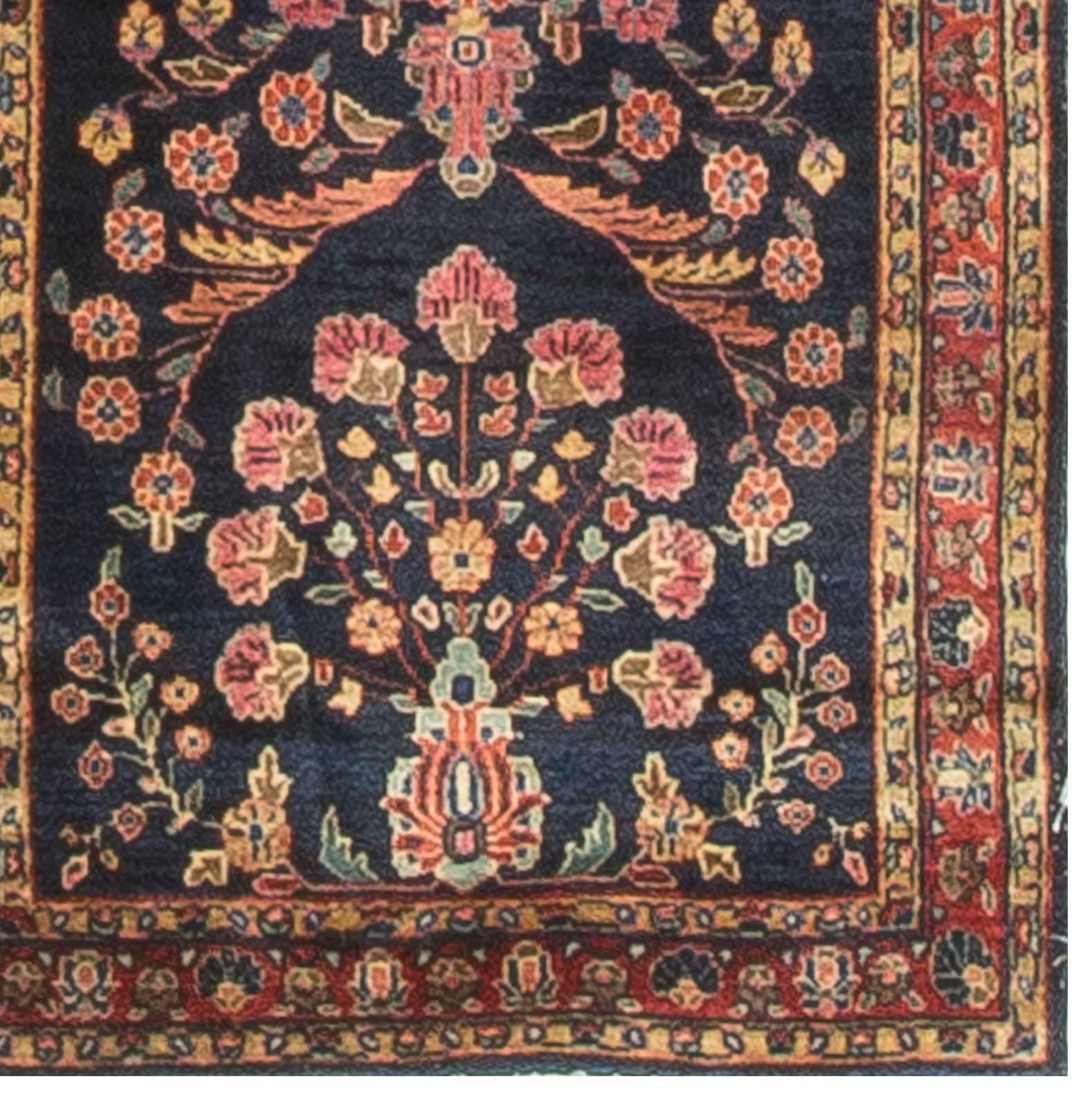 Antiker persischer Sarouk-Teppich (Persisch) im Angebot