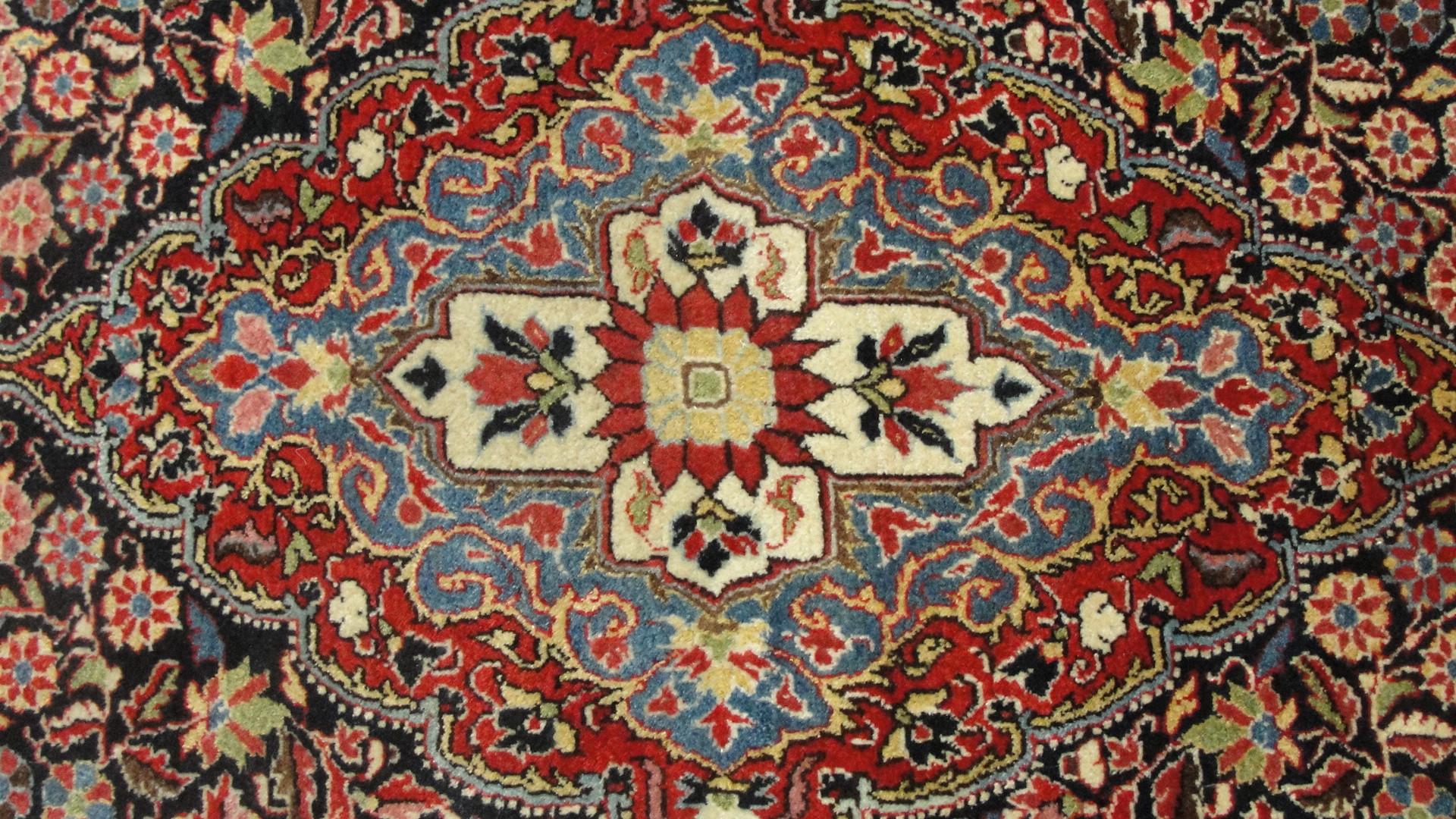 Antiker persischer Sarouk-Teppich (Handgewebt) im Angebot