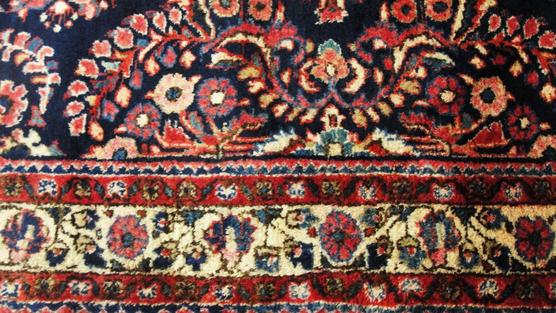 Antique Persian Sarouk Rug In Excellent Condition In Evanston, IL