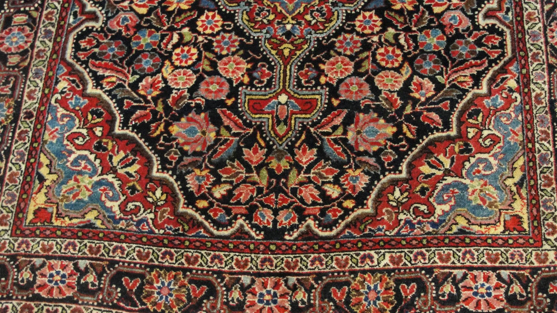 Antiker persischer Sarouk-Teppich im Zustand „Hervorragend“ im Angebot in Evanston, IL
