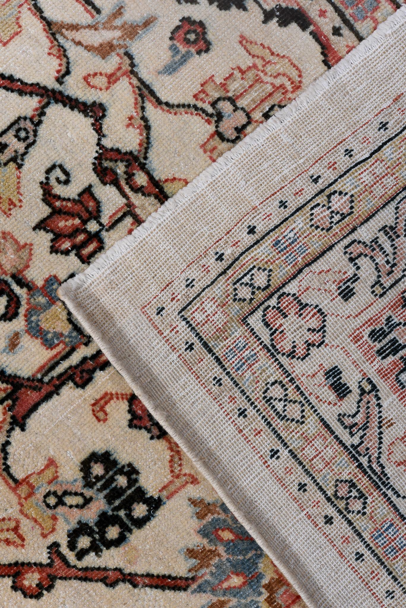 Alfombra persa antigua Sarouk con denso diseño floral Sarouk Farahan en venta