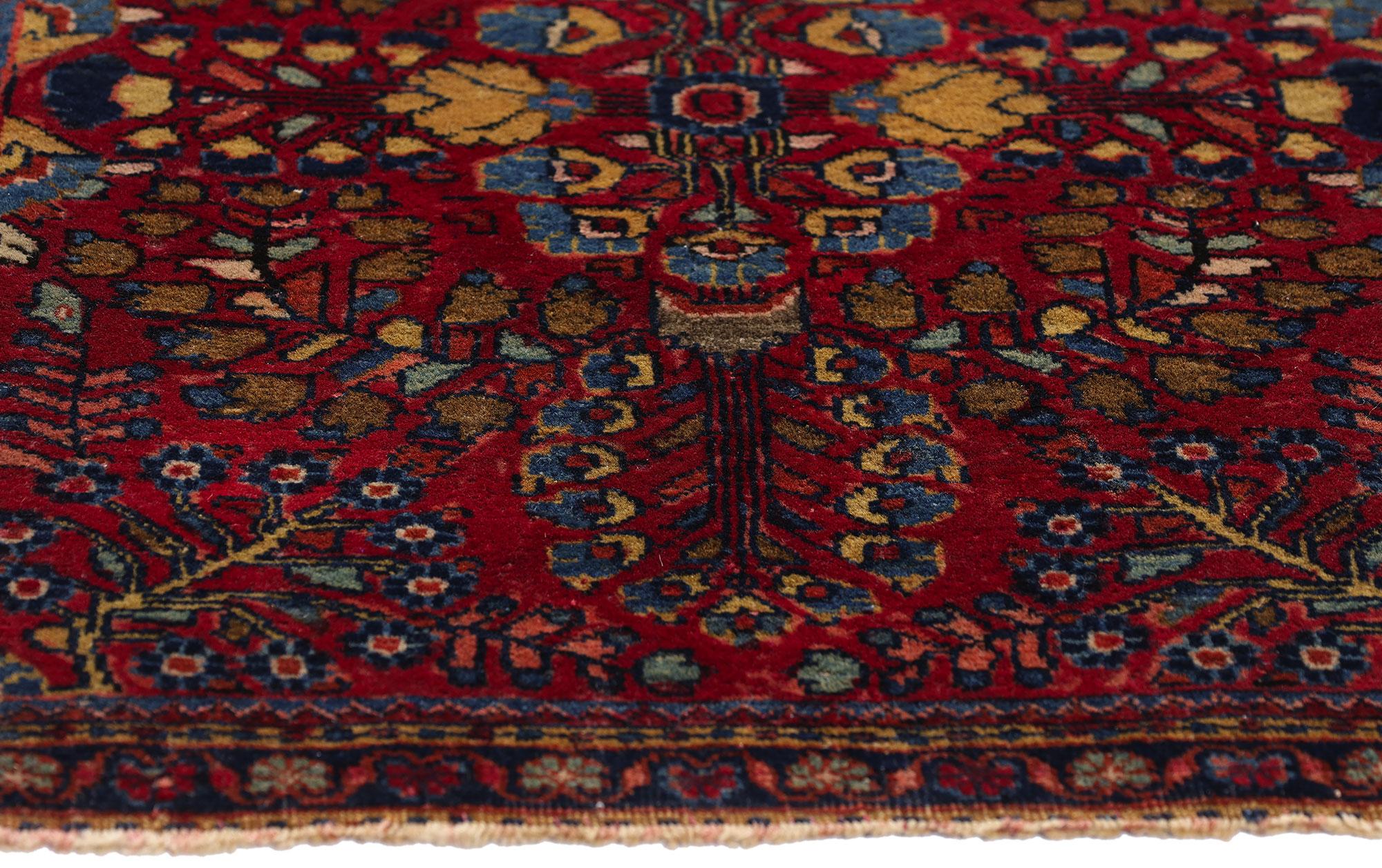 Antique Persian Sarouk Rug with Traditional Style In Good Condition For Sale In Dallas, TX