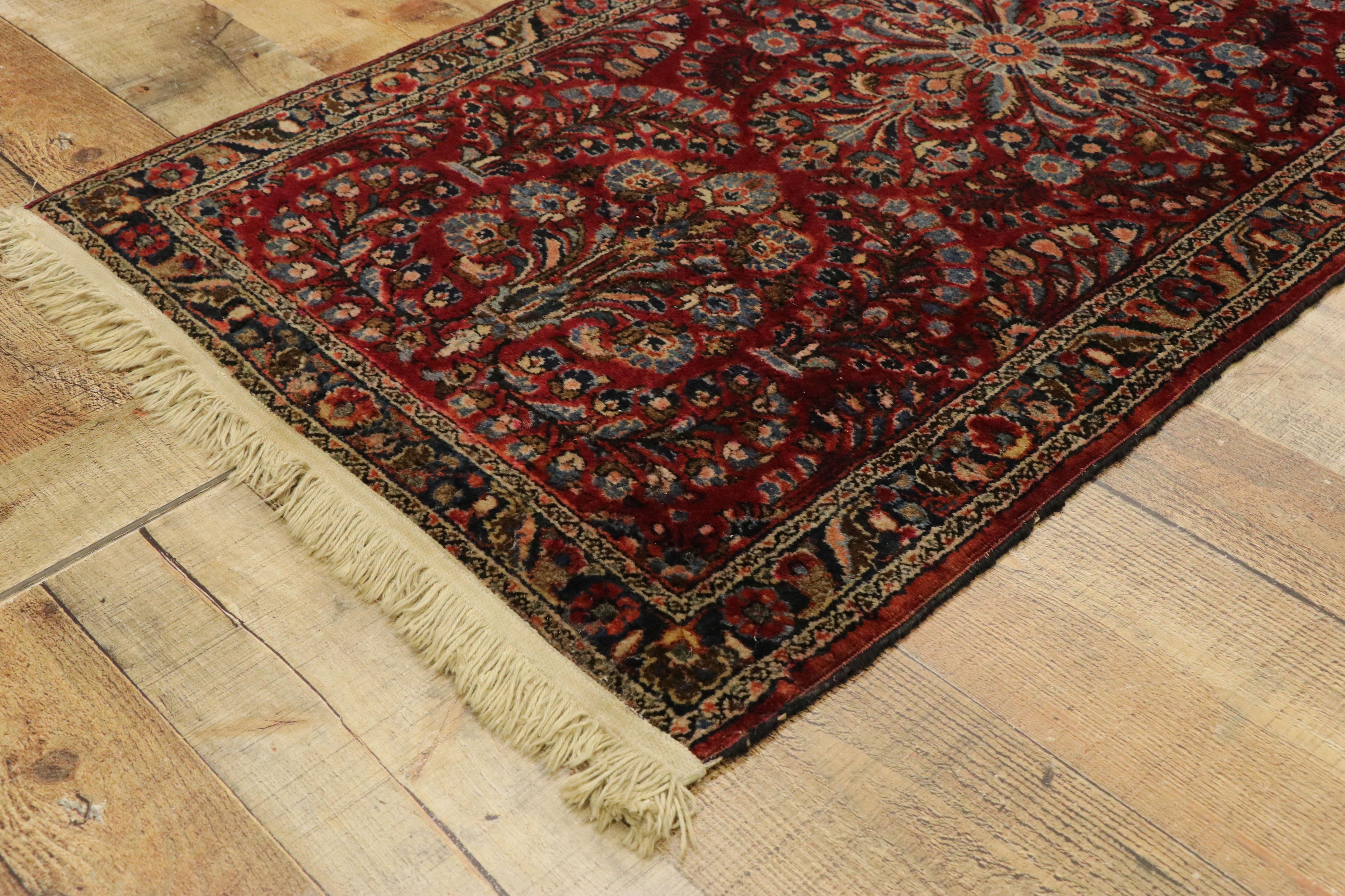 Antique Persian Sarouk Rug with Traditional Style In Good Condition For Sale In Dallas, TX