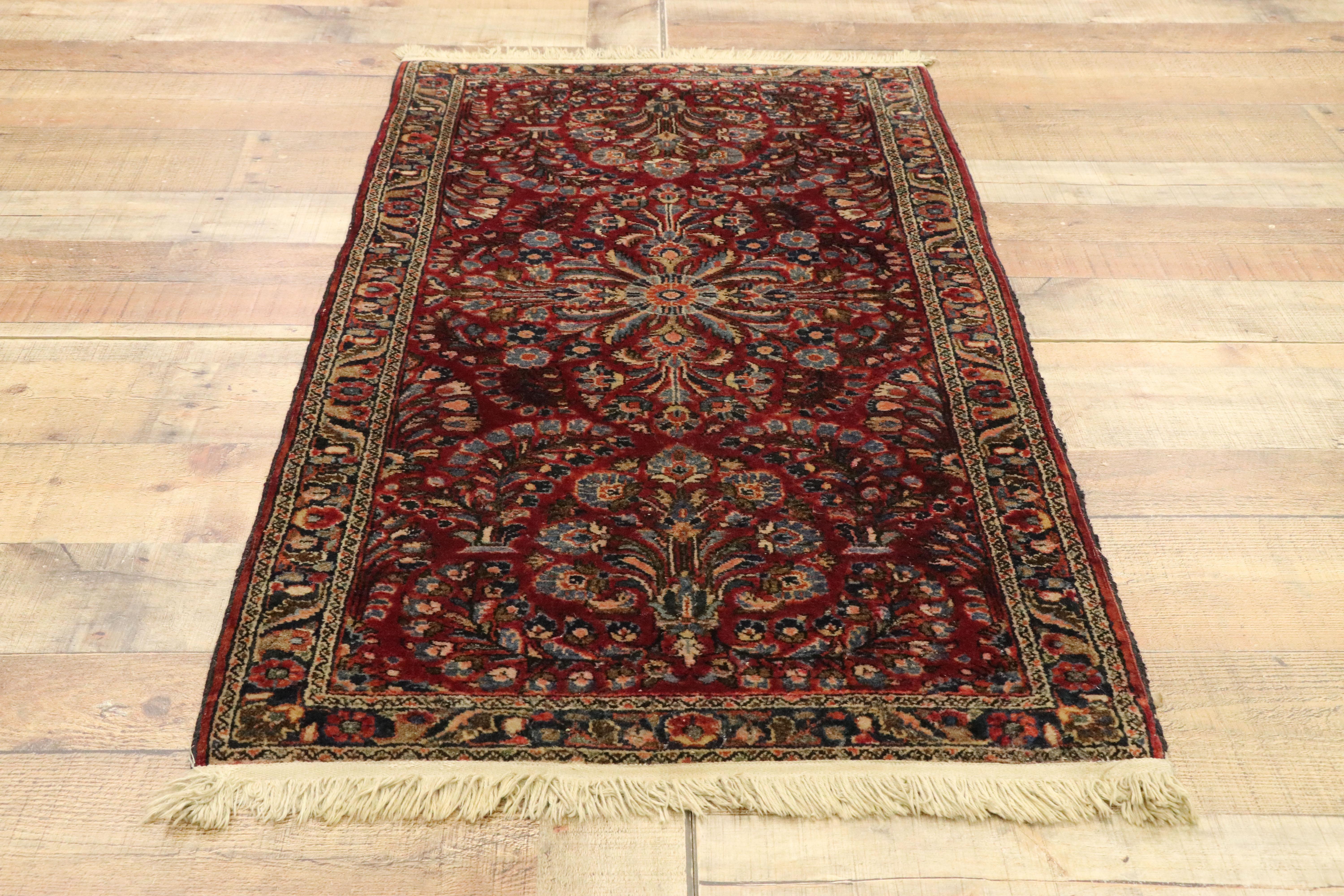 20th Century Antique Persian Sarouk Rug with Traditional Style For Sale