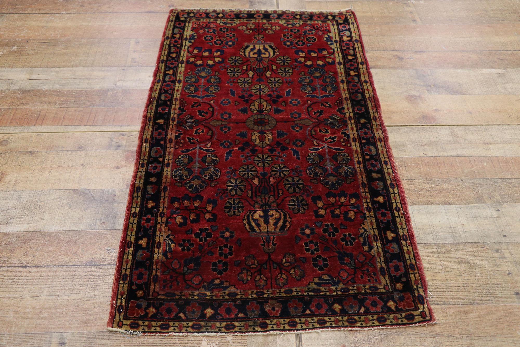 Antique Persian Sarouk Rug with Traditional Style For Sale 1