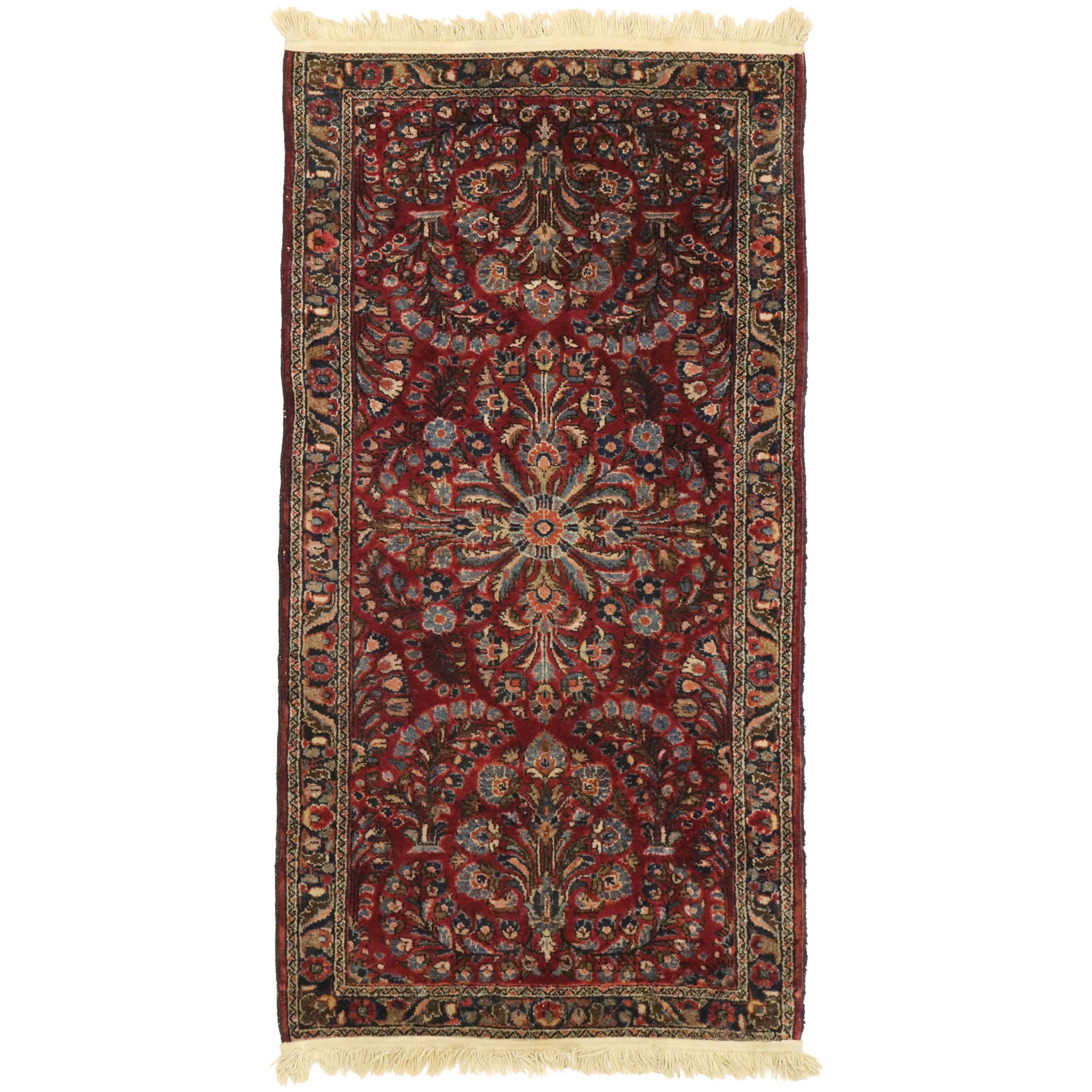 Antiker persischer Sarouk-Teppich im traditionellen Stil im Angebot