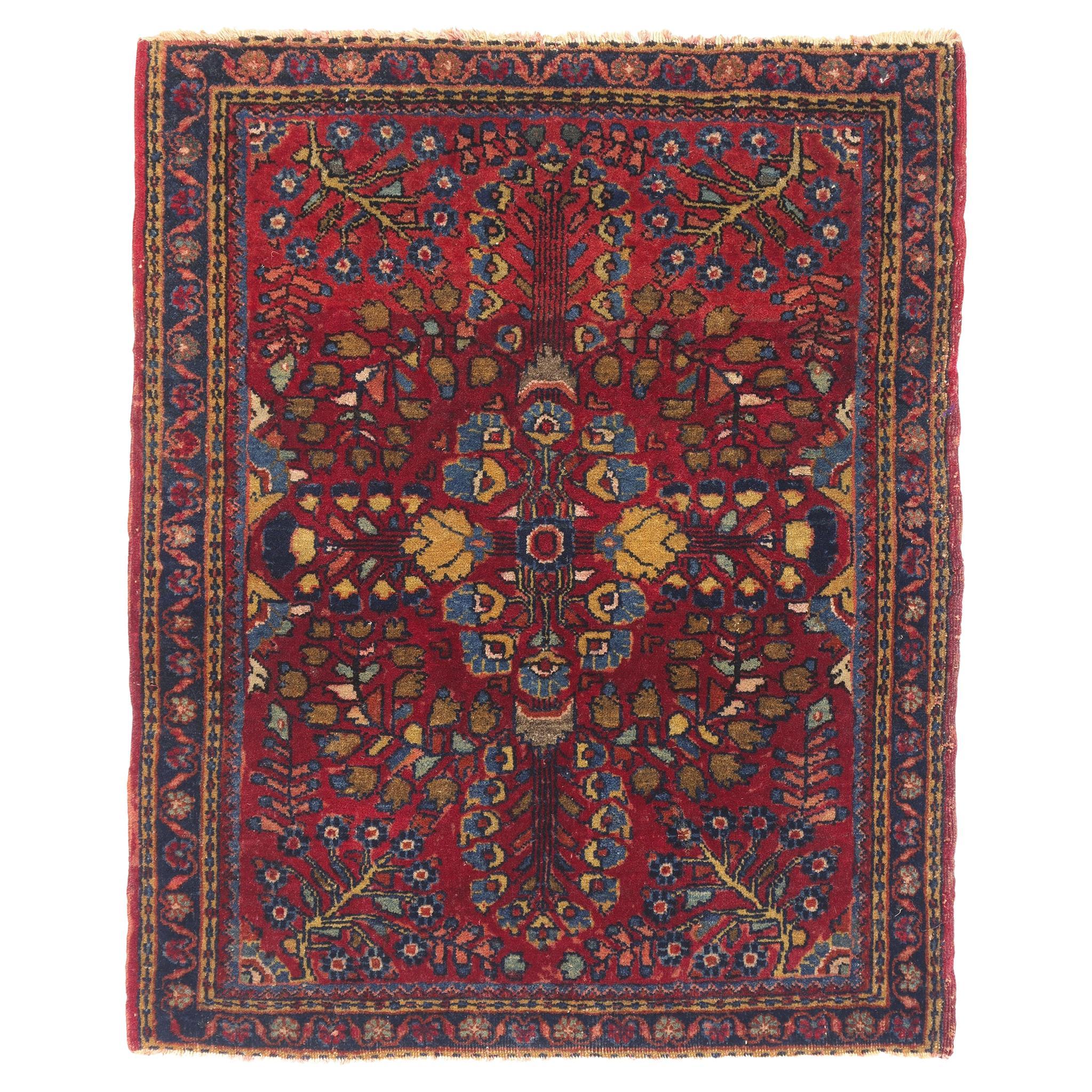 Antique Persian Sarouk Rug with Traditional Style For Sale