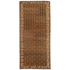 Ancien tapis persan Saveh persan avec champ floral rouge et marron