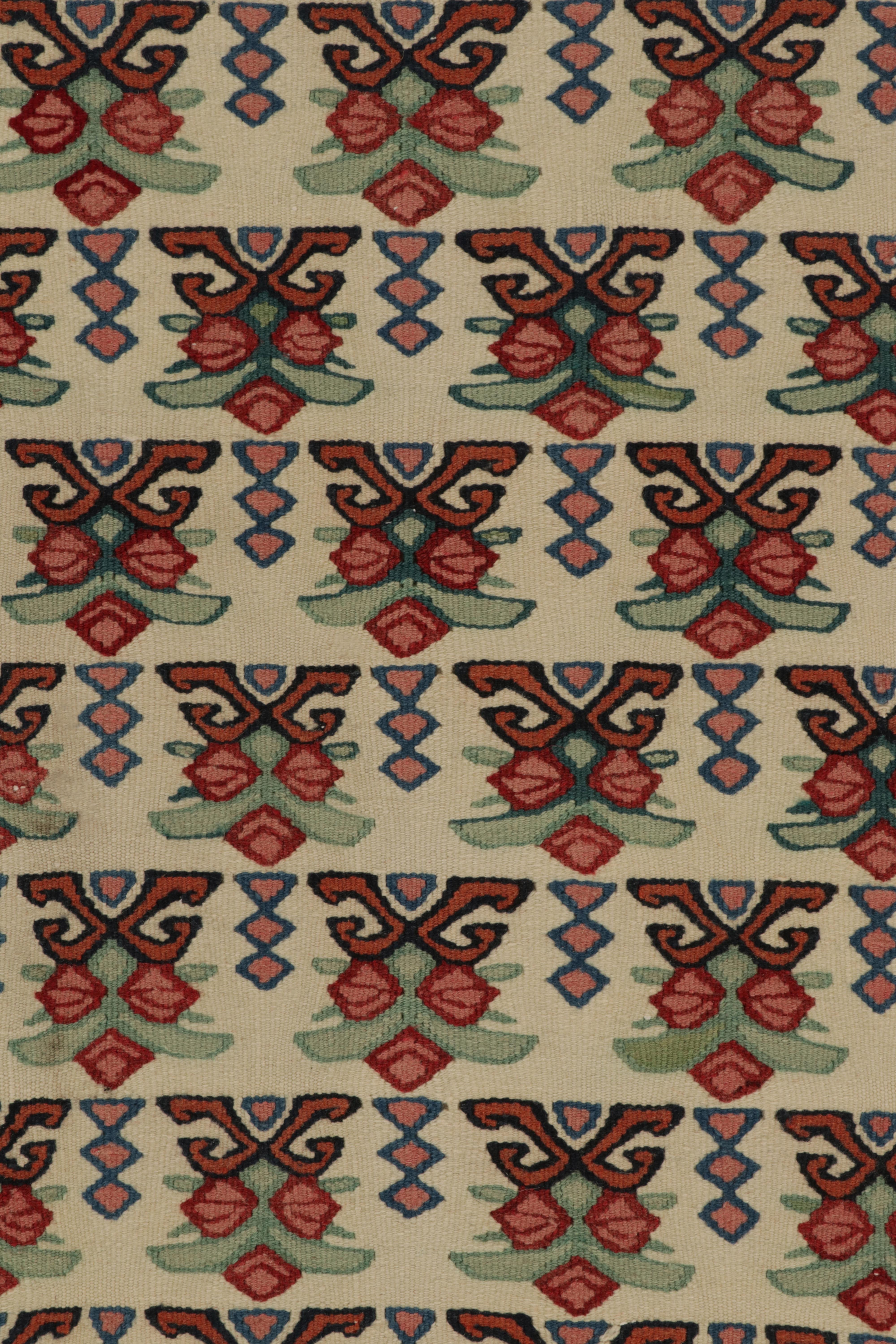 Antico tappeto persiano Senneh con motivi tribali beige, rossi e verdi di Rug & Kilim In condizioni buone in vendita a Long Island City, NY