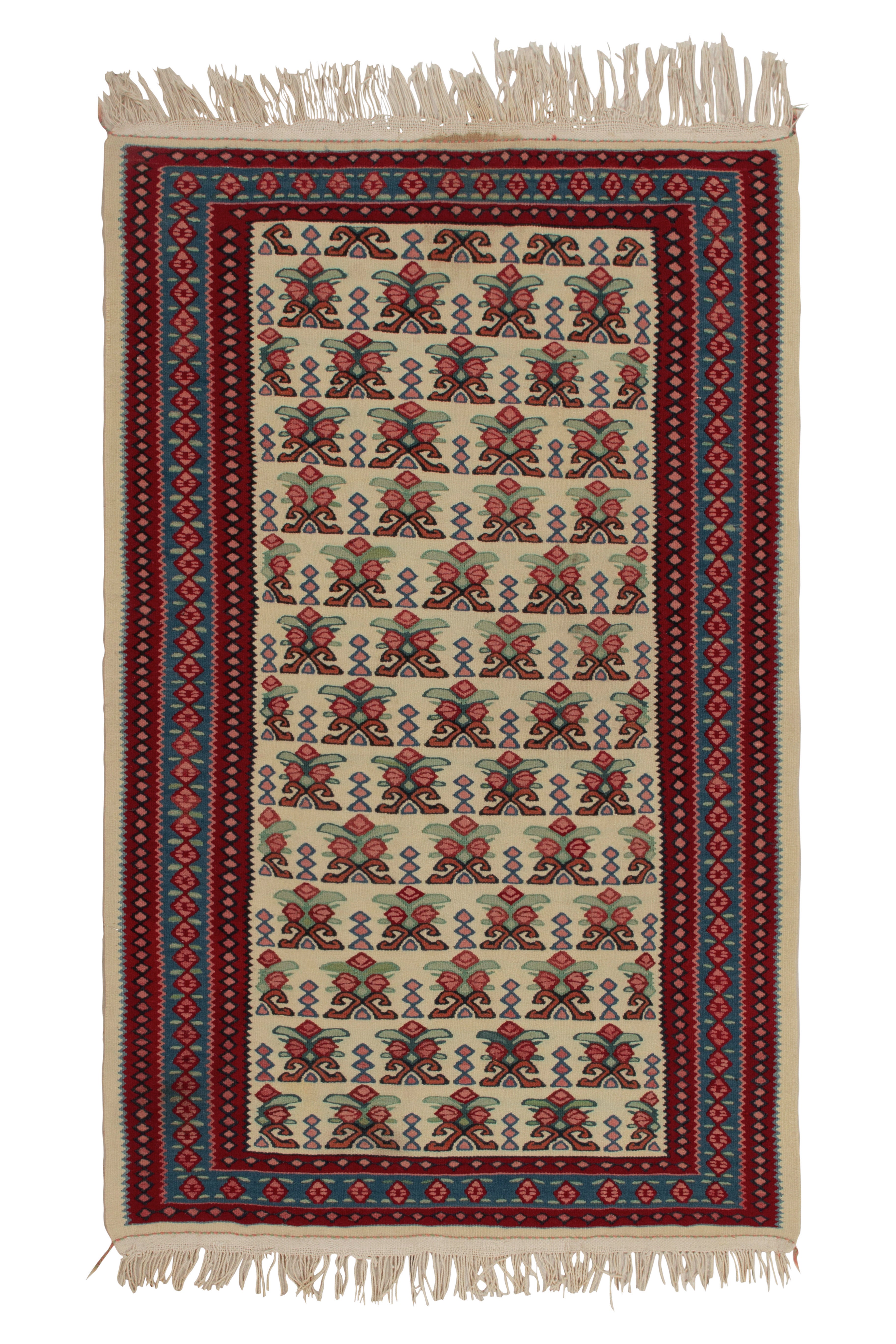 Antico tappeto persiano Senneh con motivi tribali beige, rossi e verdi di Rug & Kilim