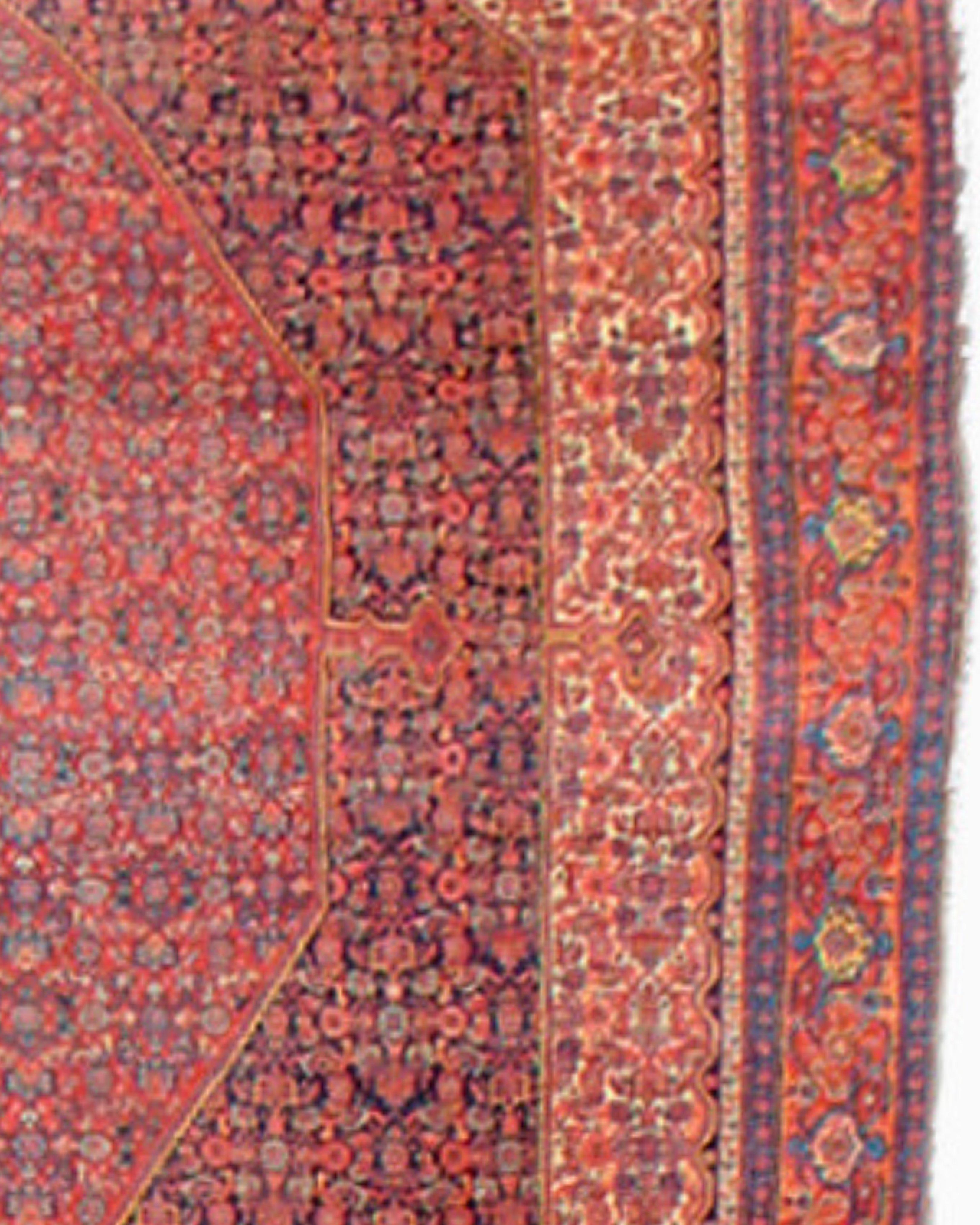 Tapis persan antique Senneh, 19e siècle

Conservant la même élégance et la même qualité que les tapis Senneh plus petits, ce grand tapis de couloir Senneh surdimensionné reproduit avec finesse le motif Herati à petite échelle, composé de plantes en