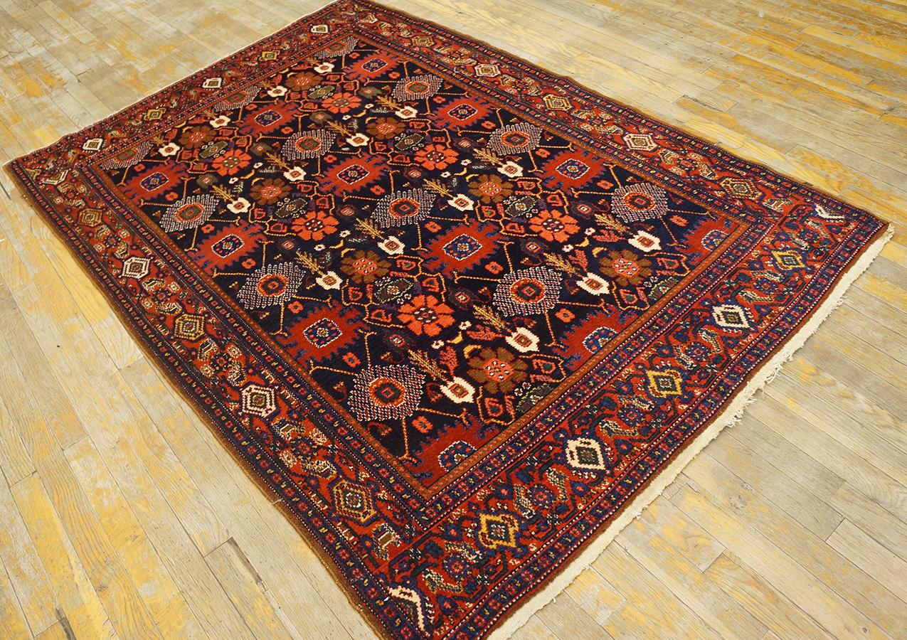 Late 19th Century W. Persian Senneh Carpet ( 4' 5'' x 6' 5'' - 135 x 196 ) In Good Condition For Sale In New York, NY