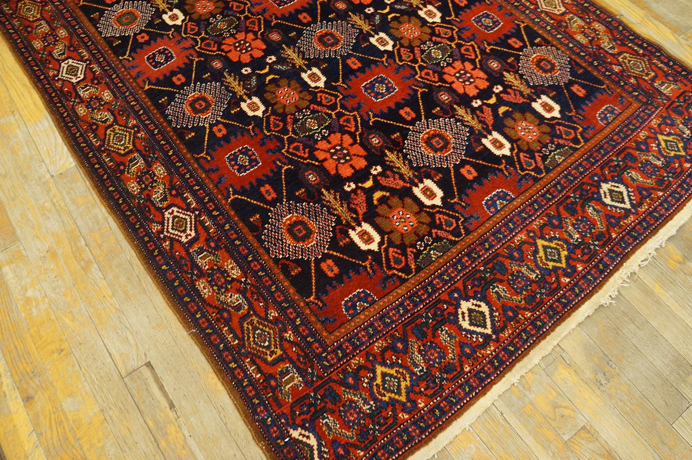 Wool Late 19th Century W. Persian Senneh Carpet ( 4' 5'' x 6' 5'' - 135 x 196 ) For Sale