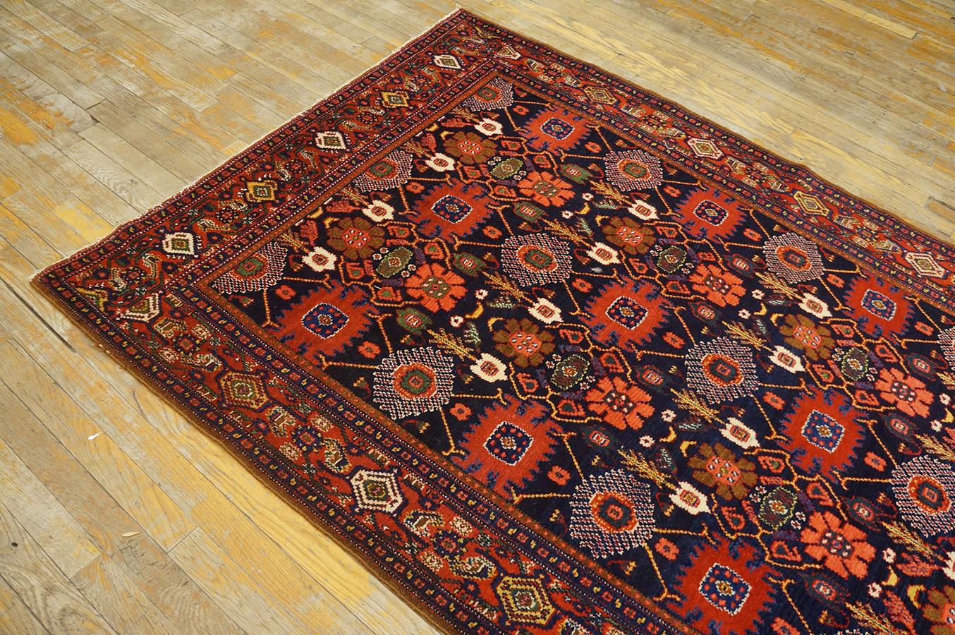 Late 19th Century W. Persian Senneh Carpet ( 4' 5'' x 6' 5'' - 135 x 196 ) For Sale 3