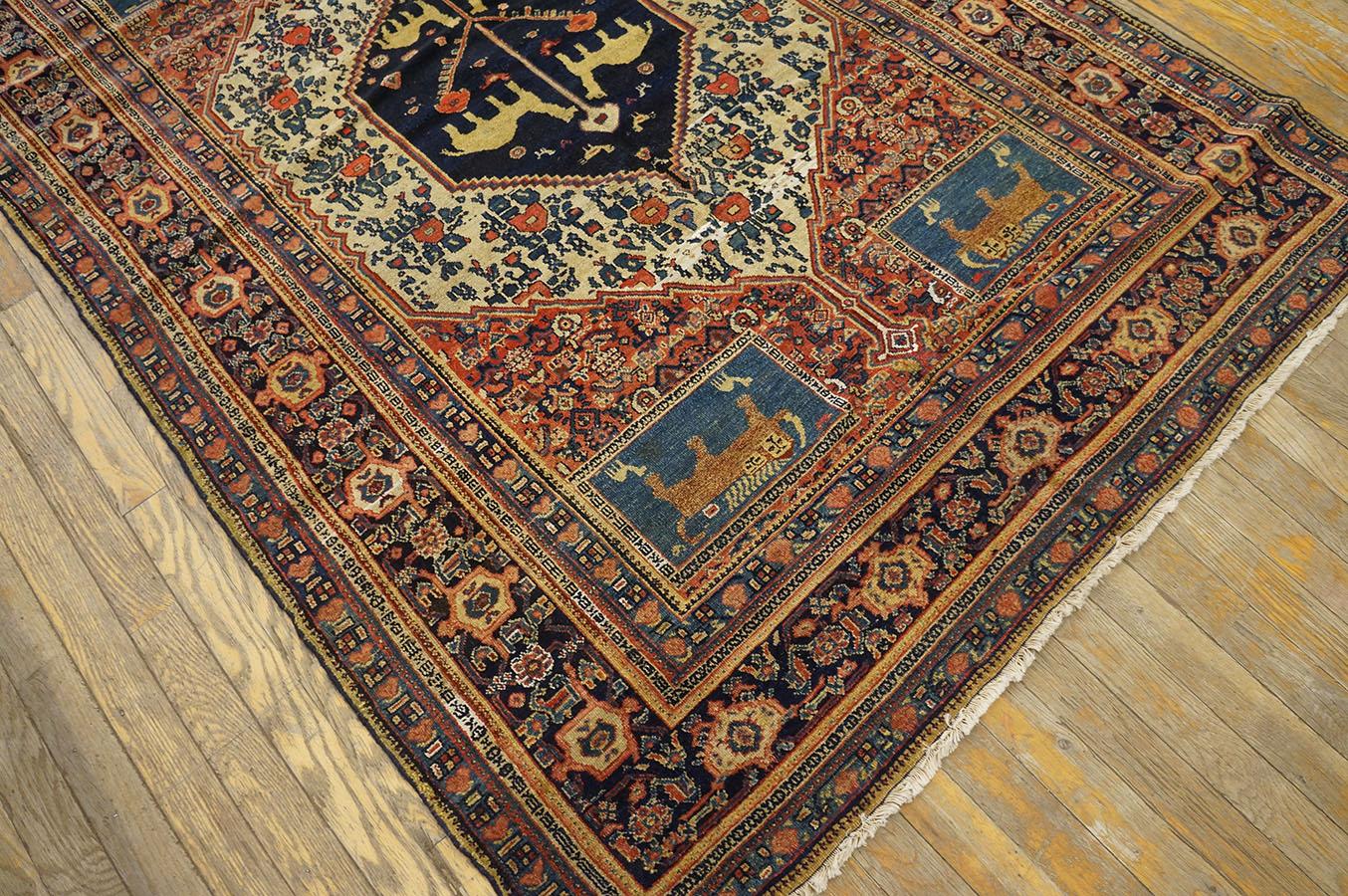  19th Century W. Persian Senneh Carpet ( 4'8'' x 6'6'' - 142 x 198 ) In Good Condition For Sale In New York, NY
