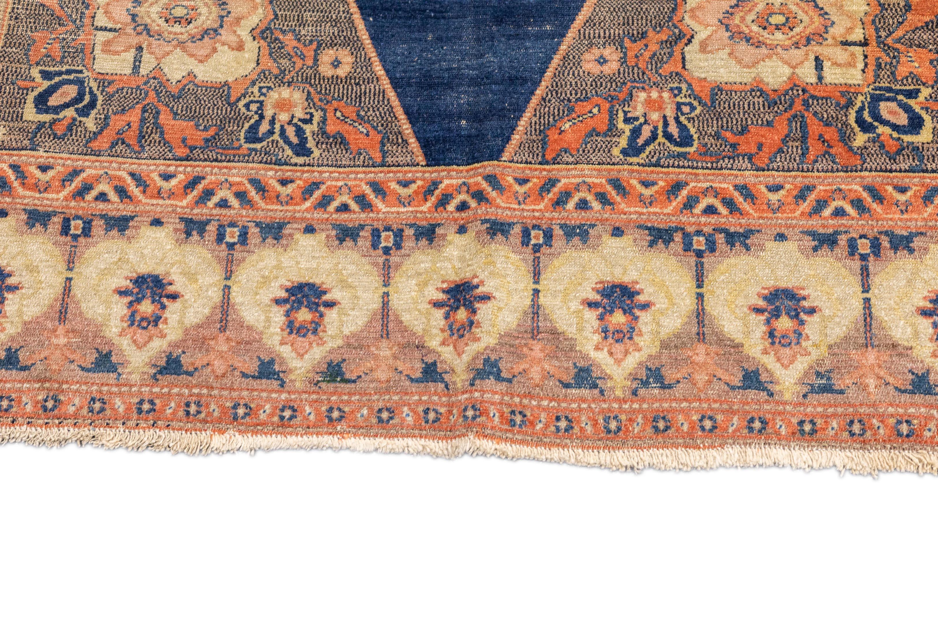Antiker persischer Senneh-Teppich 4'6'' x 6'2'' im Zustand „Gut“ im Angebot in New York, NY