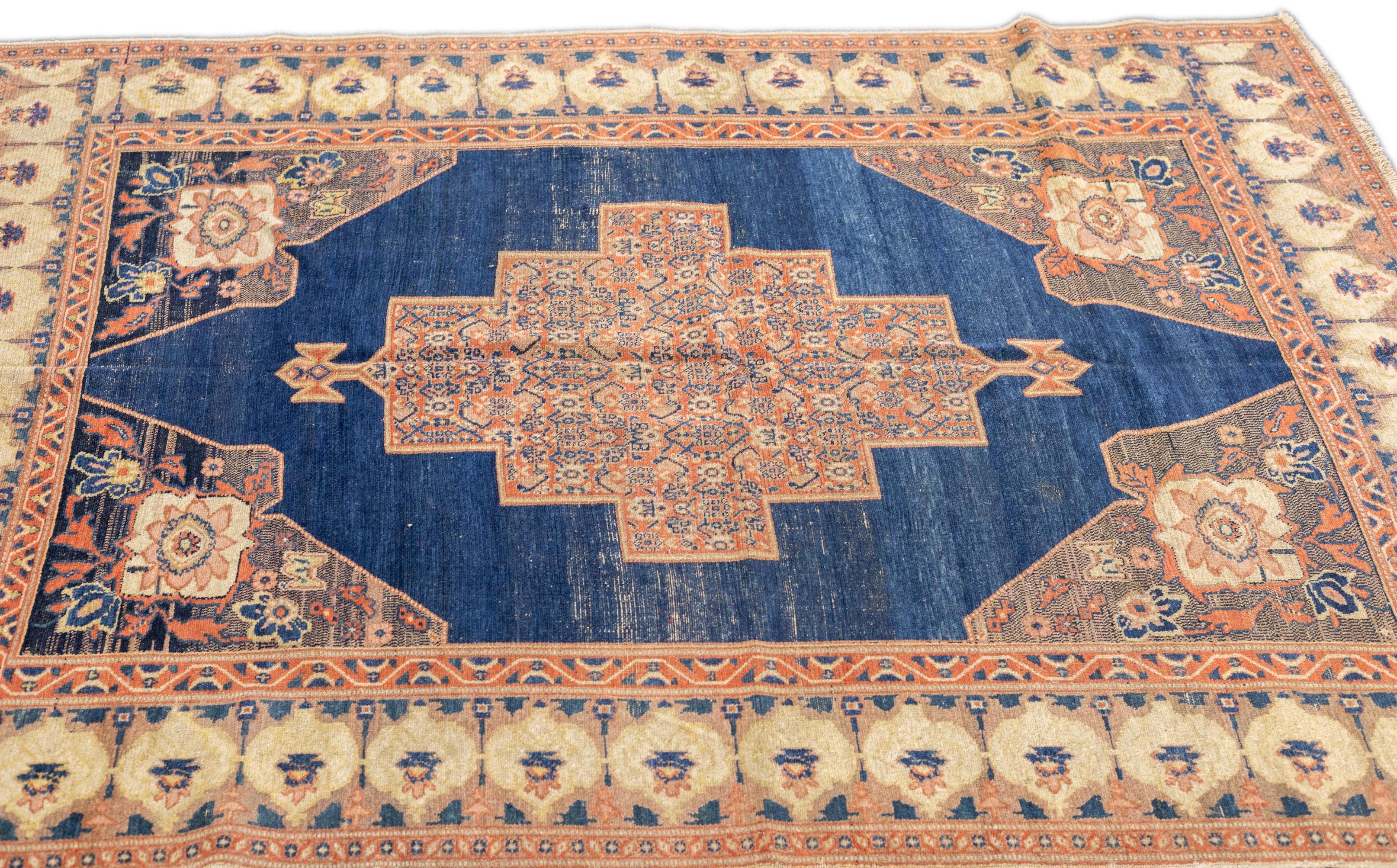 Antiker persischer Senneh-Teppich 4'6'' x 6'2'' (Wolle) im Angebot