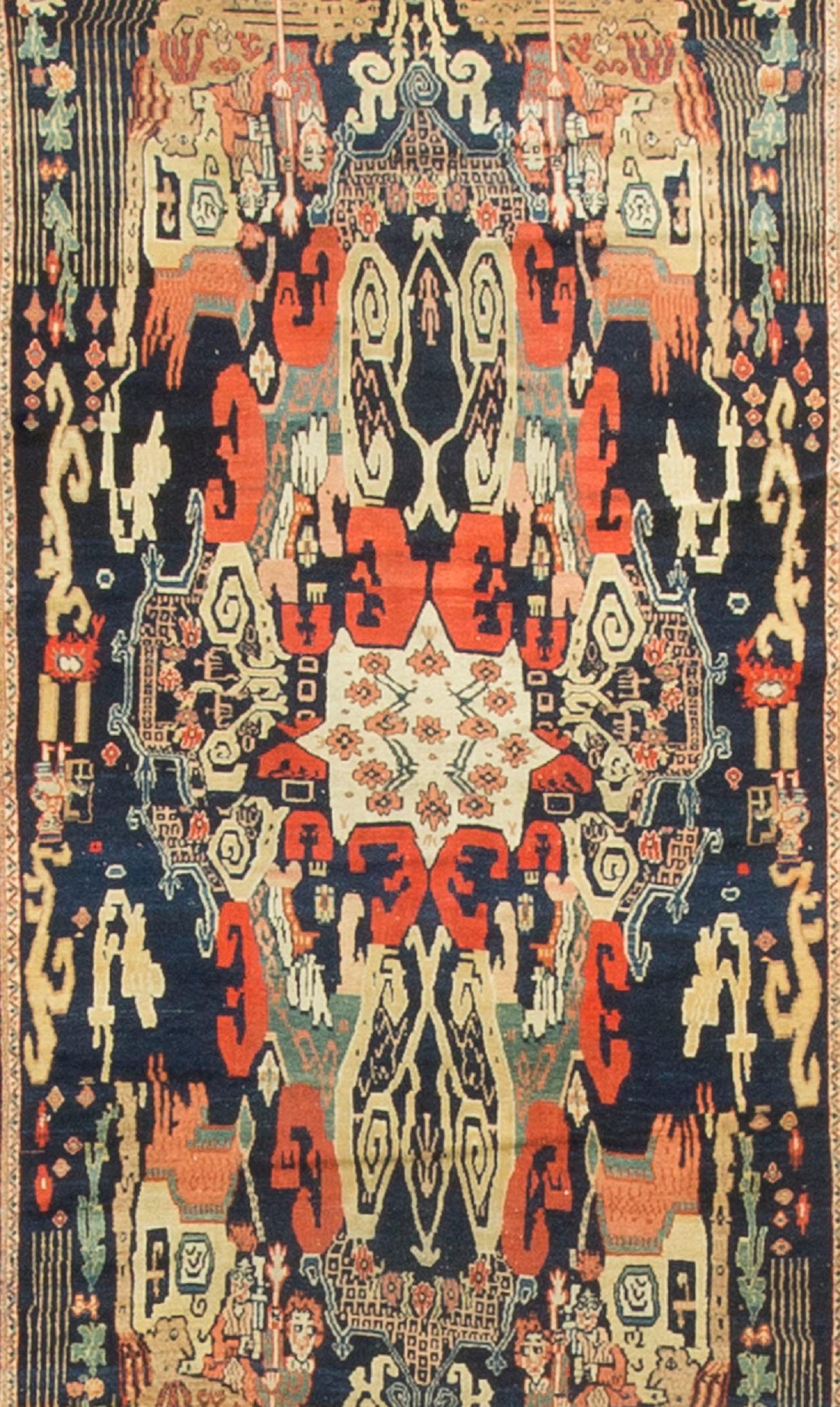 Antiker persischer Senneh-Teppich, um 1900. Dieser antike Senneh-Teppich ist mit einem dramatischen Muster versehen. Aus der Stadt Senha (Sanandaj) in Kurdistan kommen antike Teppiche, die eine fast wundersame Feinheit und Geschmeidigkeit erreichen.