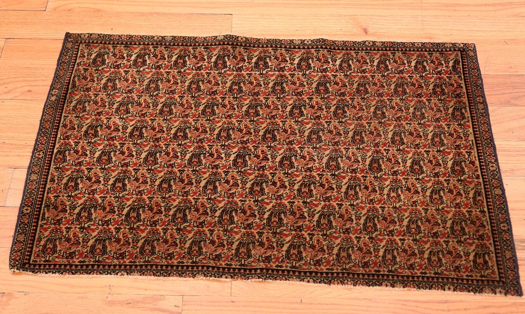 Other Antique Persian Senneh Rug. Size: 3 ft x 1 ft 10 in (0.91 m x 0.56 m)