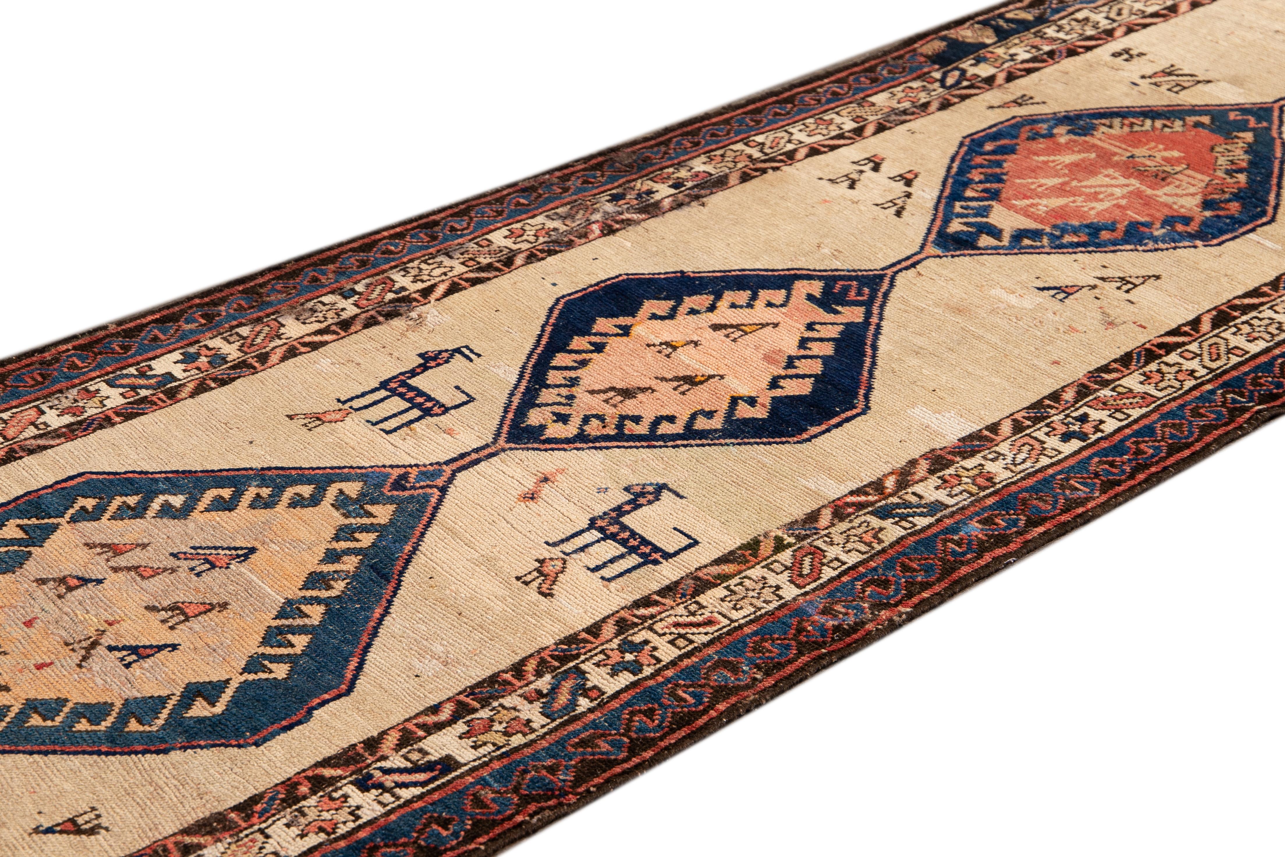 Antique Persian Serab Beige and Blue Handmade Mendallion Wool Rug In Good Condition For Sale In Norwalk, CT