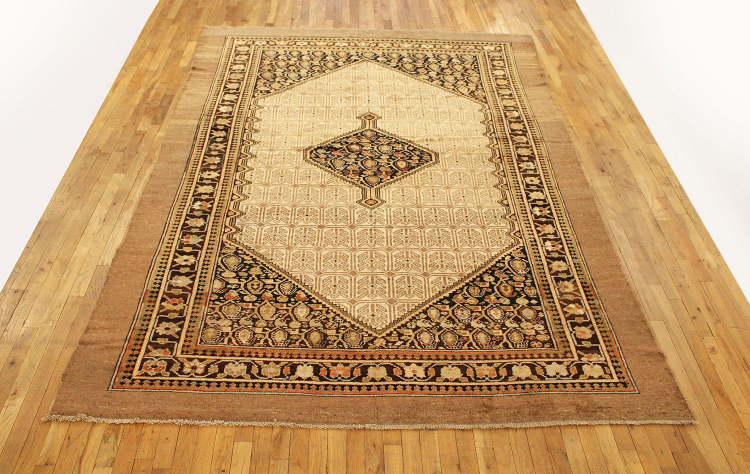 Antique Persian Serab Oriental rug, room size.

An antique Persian Serab oriental rug, size 11'7