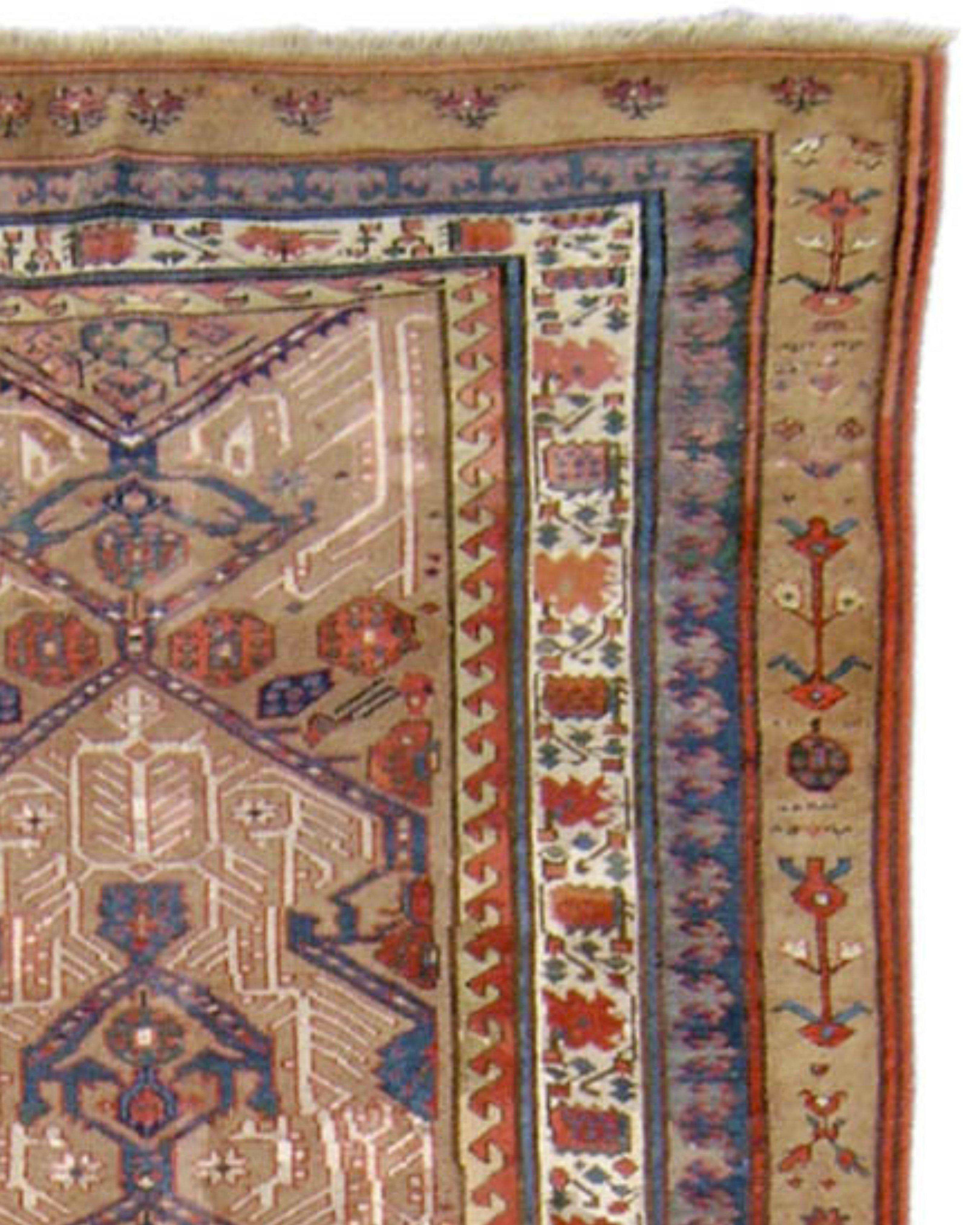 Ancien tapis persan Serab, 19e siècle

Informations supplémentaires :
Dimensions : 4'11